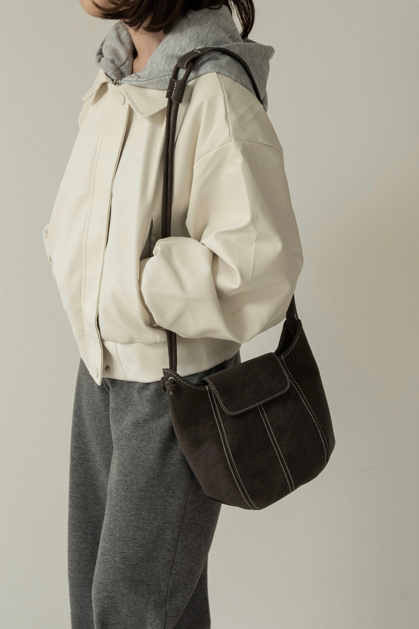 2way round form flap bag