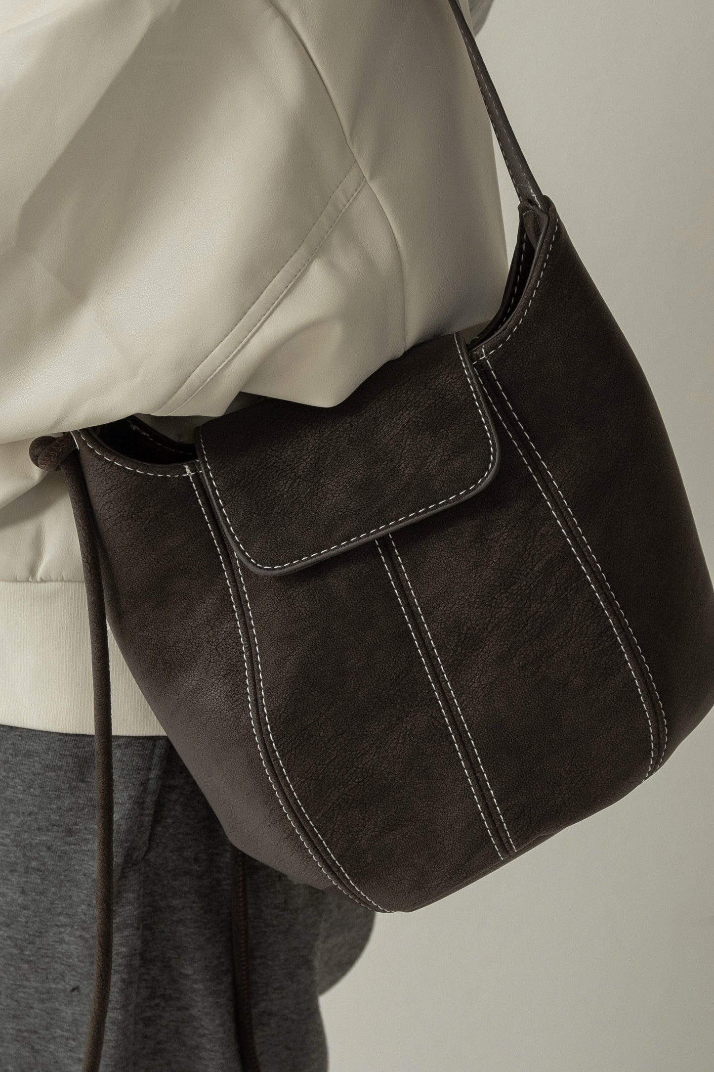 2way round form flap bag