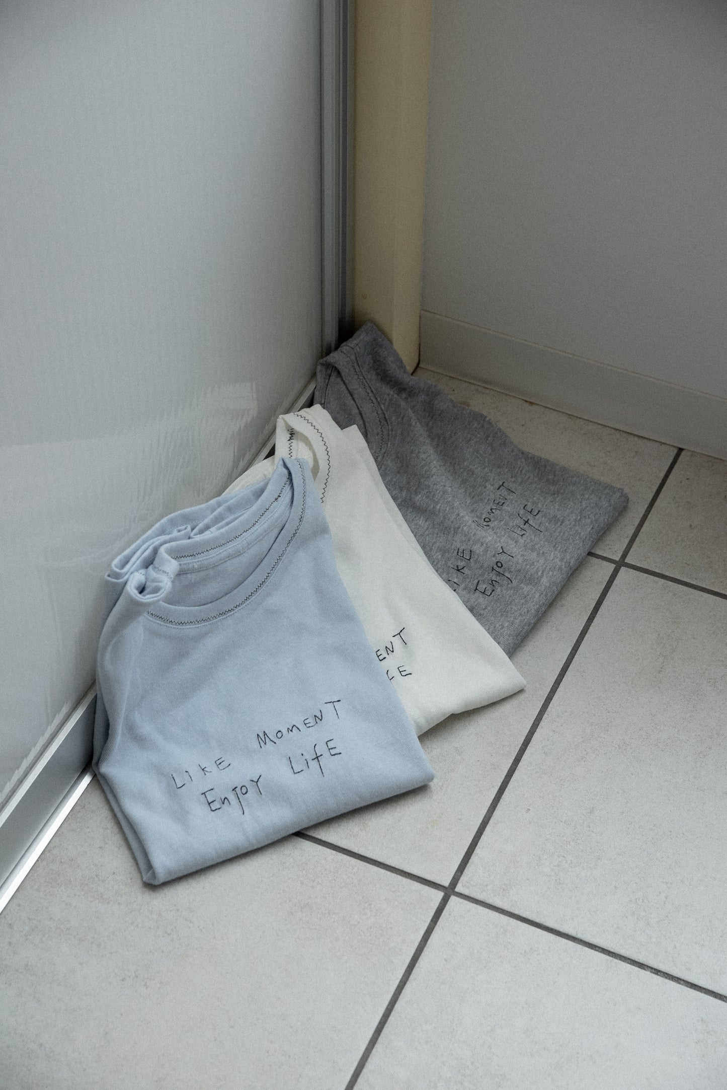 contrast stitch logo t