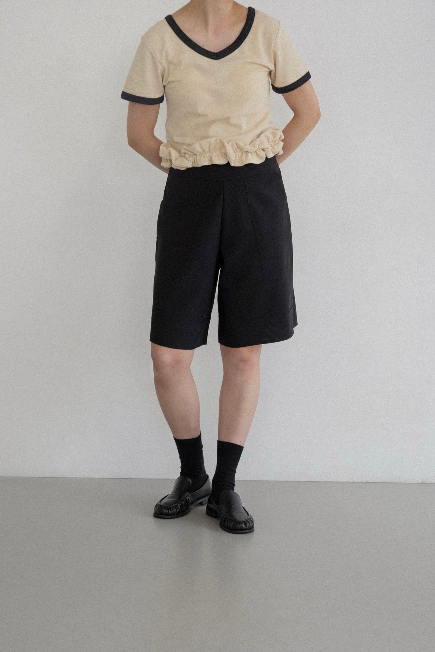 bicolor hem ruffle v tops