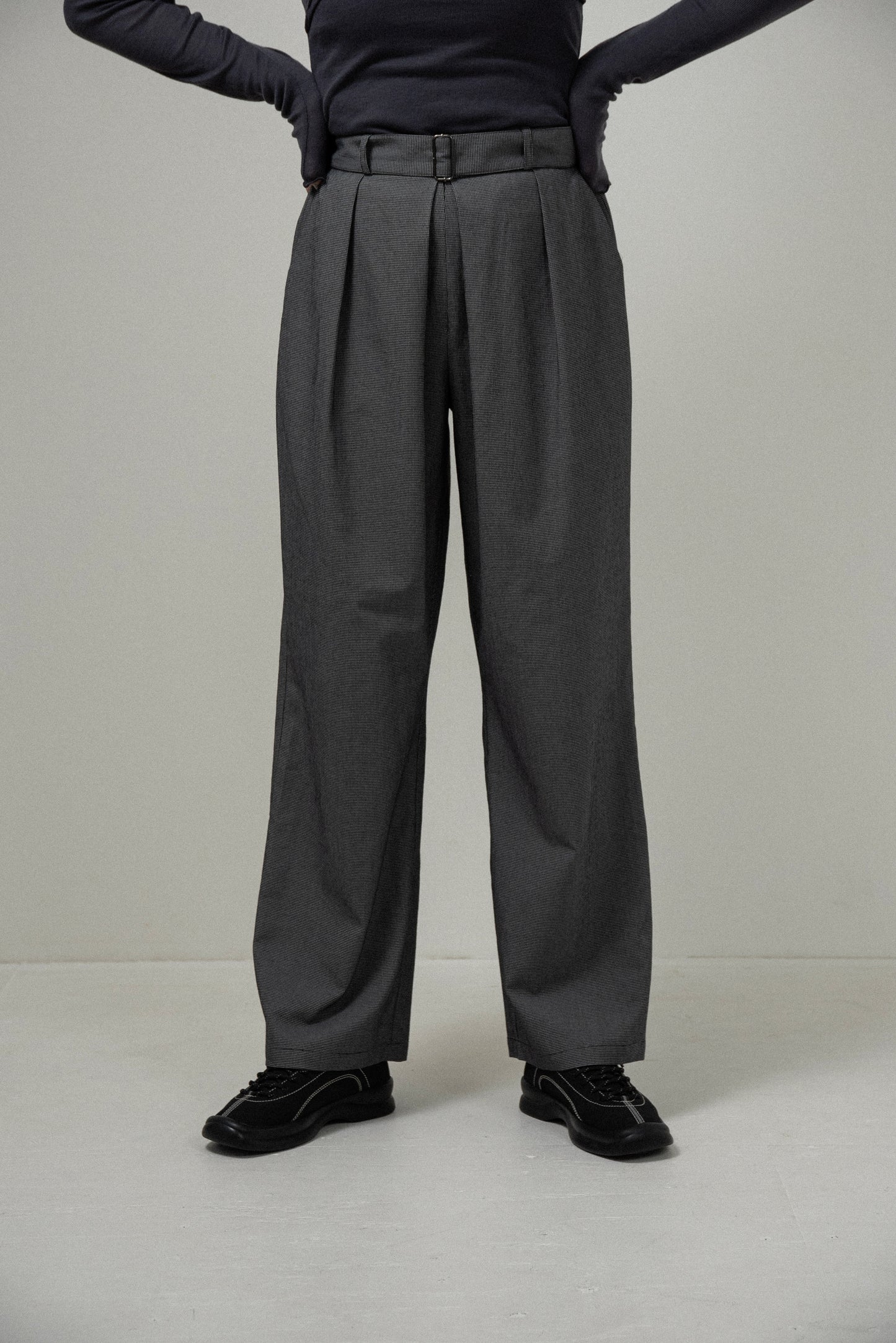 belt set center tuck check pants
