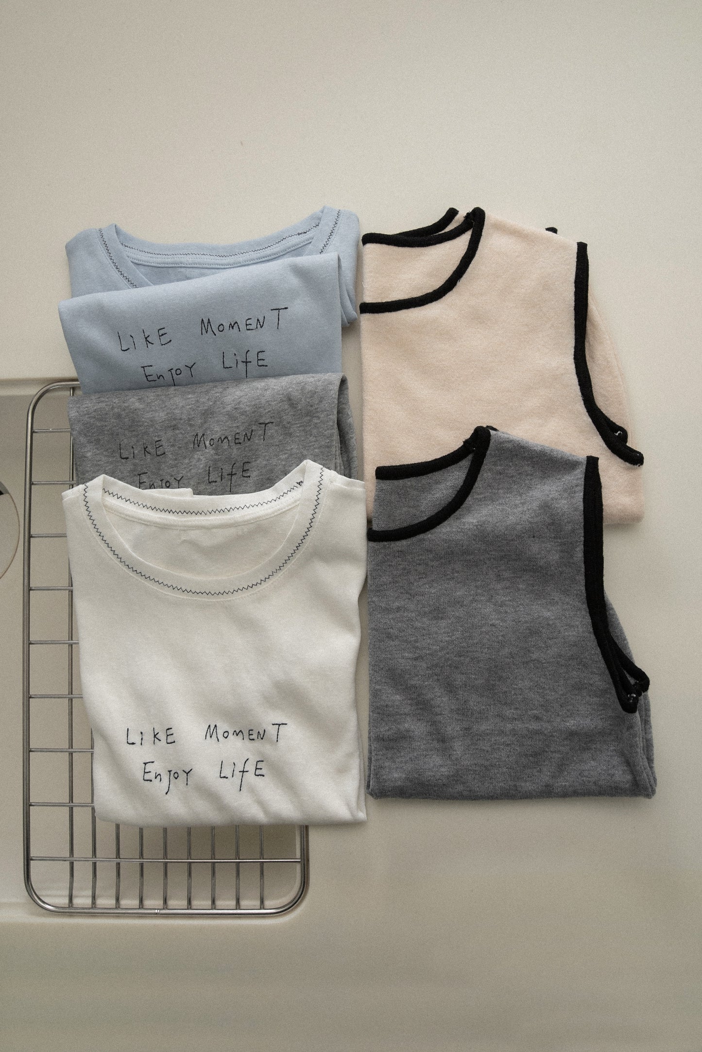 contrast stitch logo t
