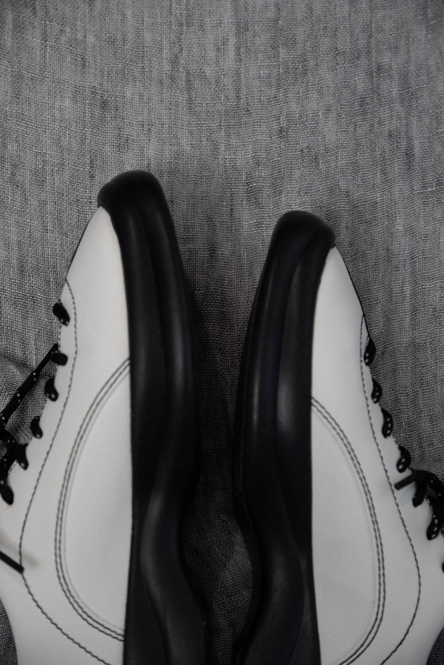 square toe bi color stitch sneaker