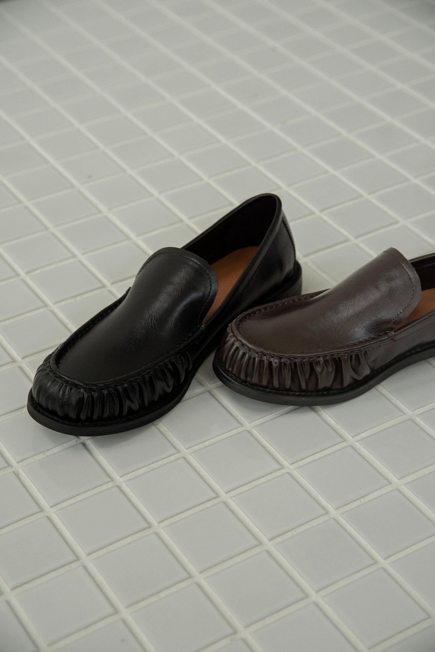 gathered toe accent loafer