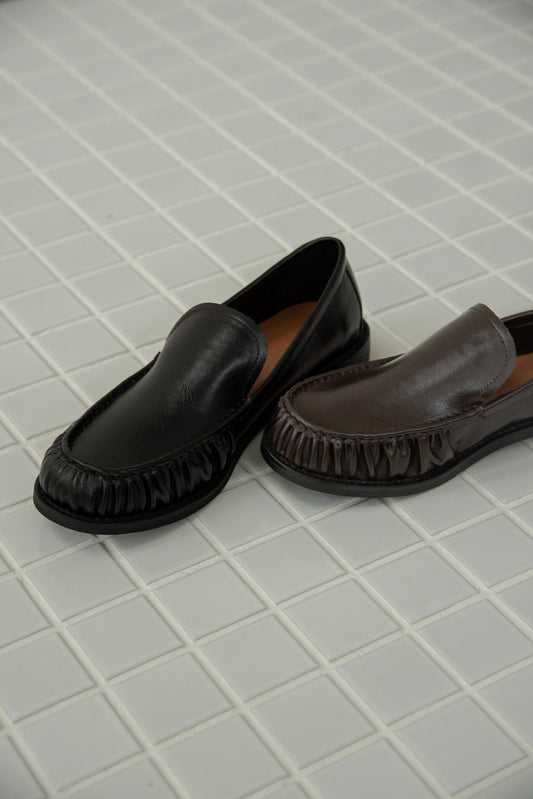 gathered toe accent loafer