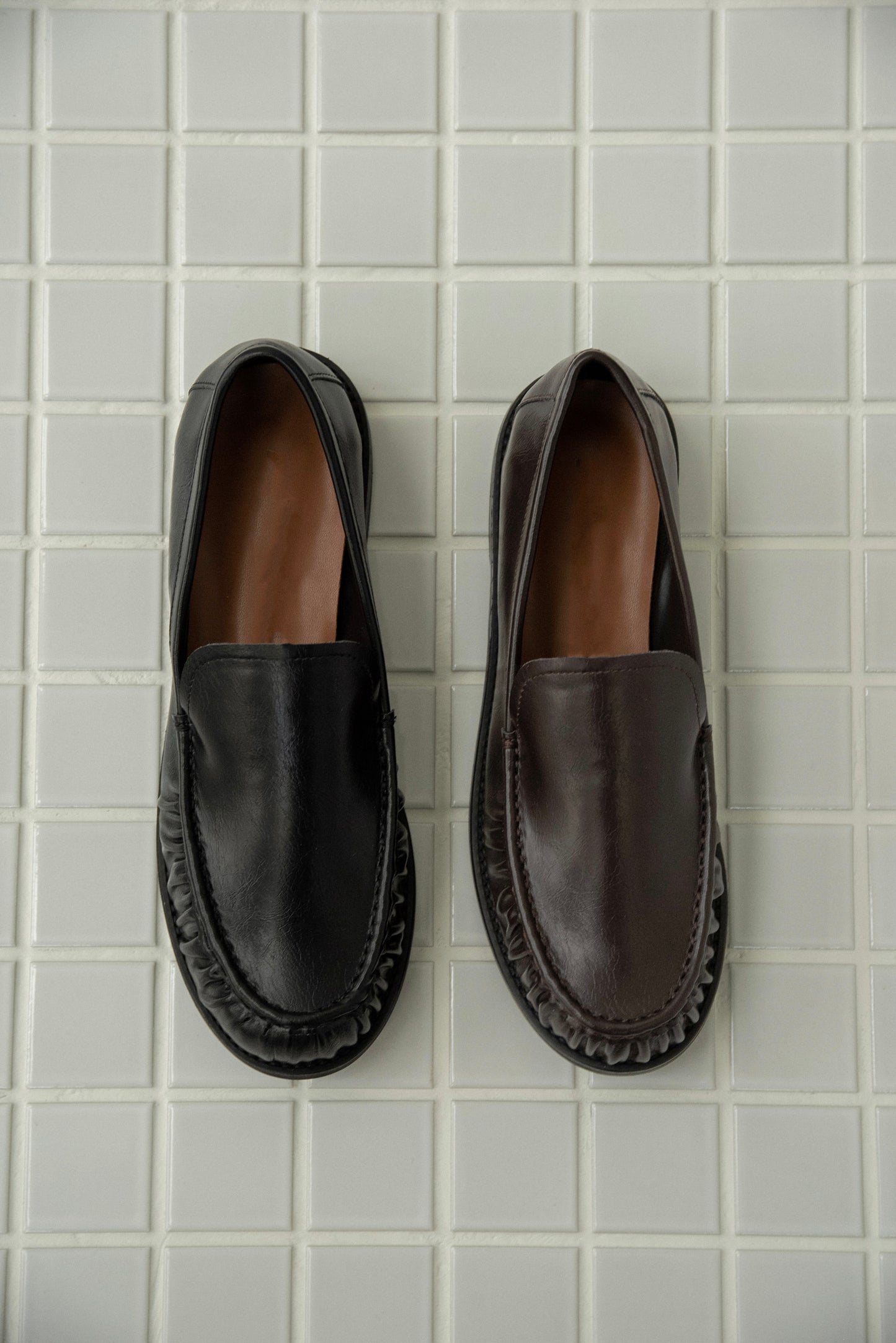 gathered toe accent loafer
