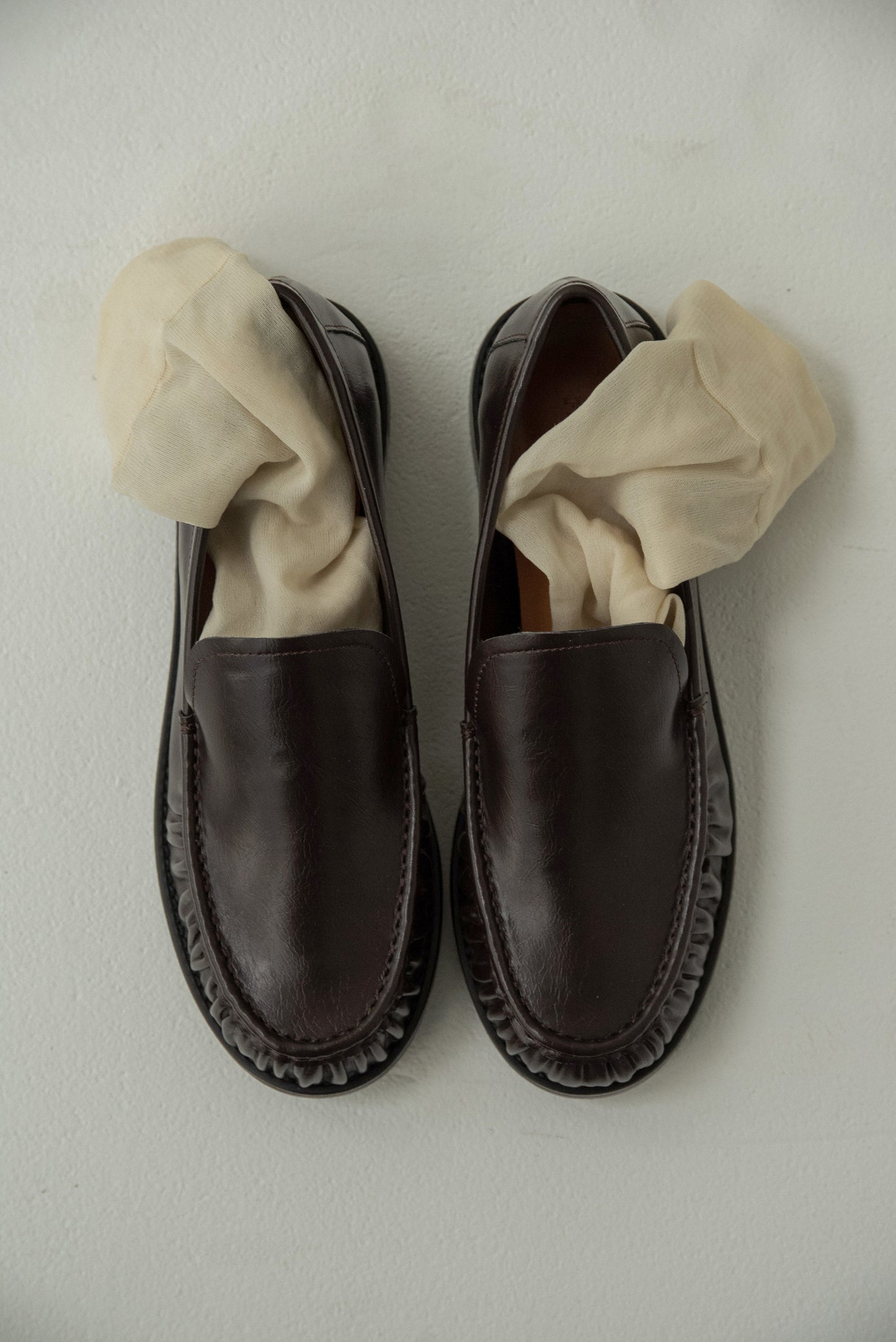gathered toe accent loafer
