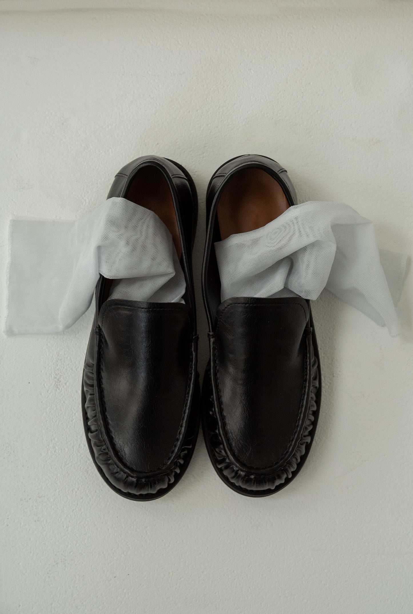 gathered toe accent loafer