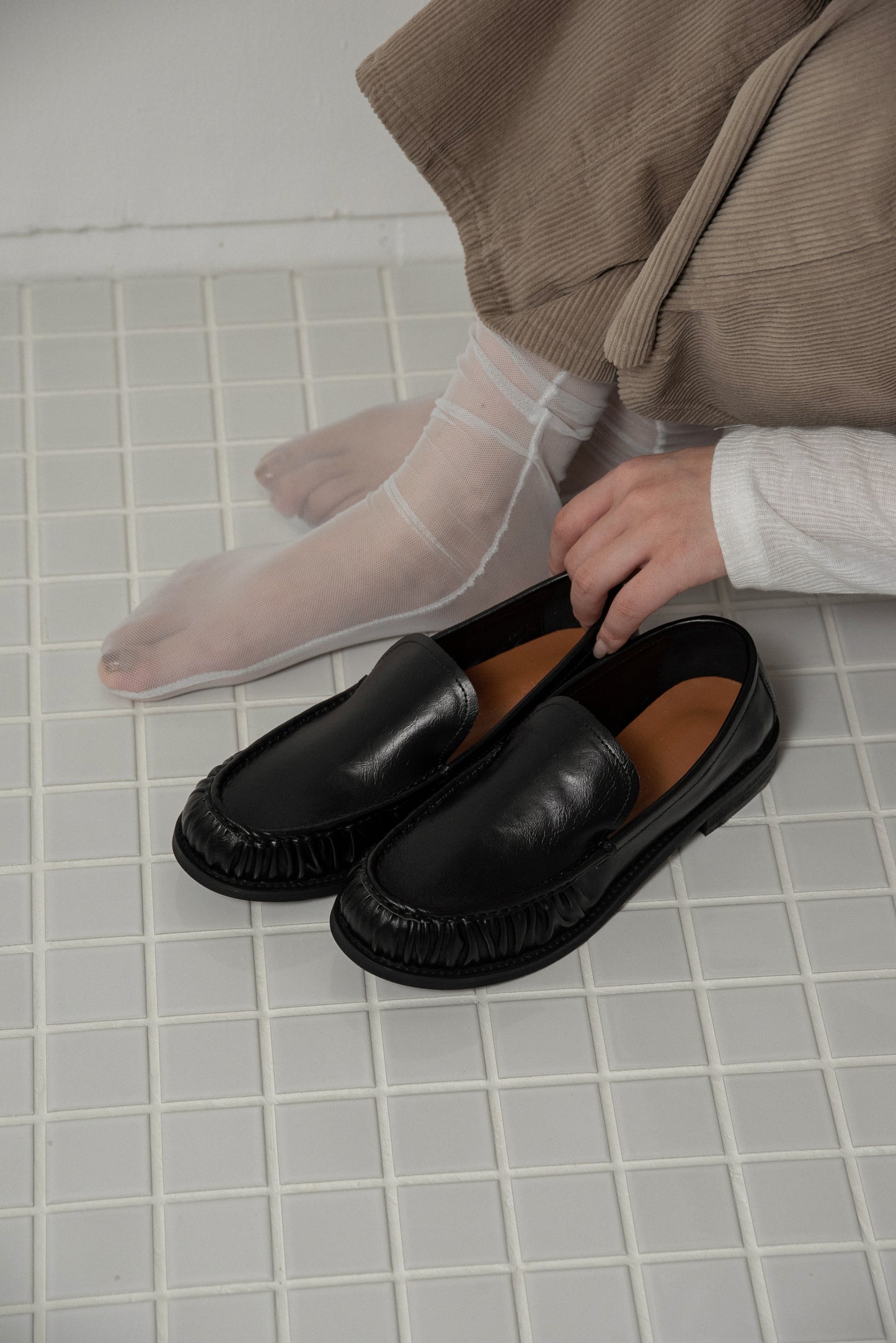 gathered toe accent loafer