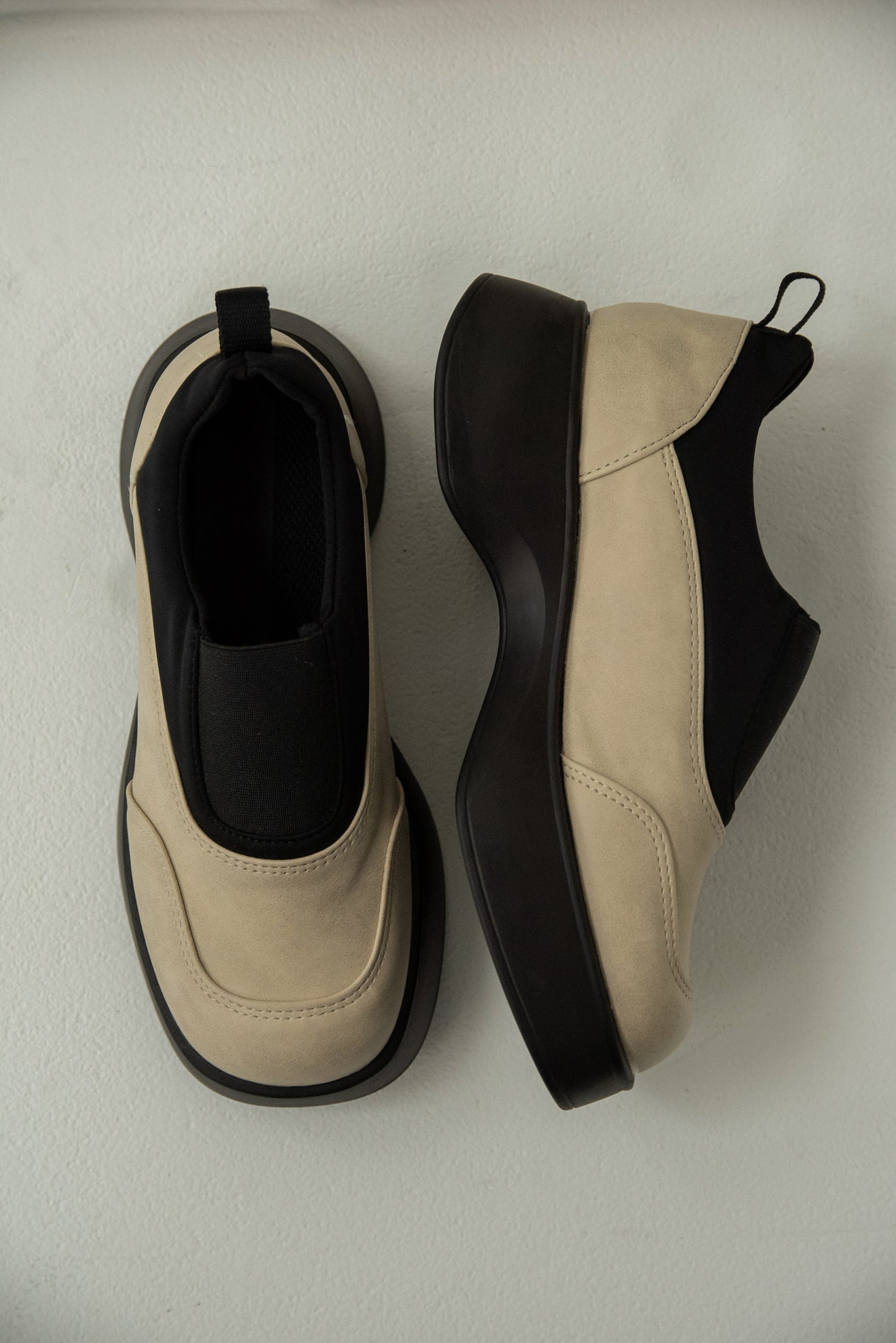 round shape platform sneaker