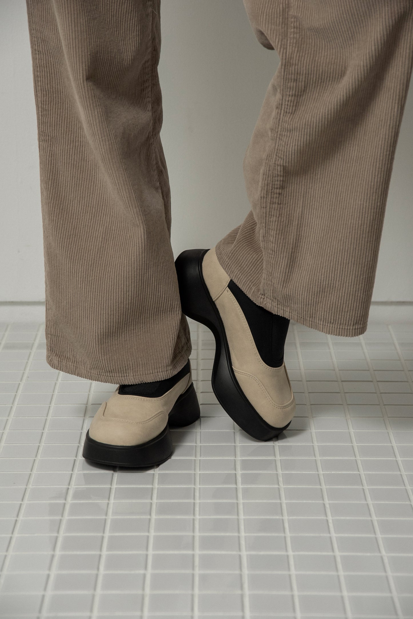 round shape platform sneaker