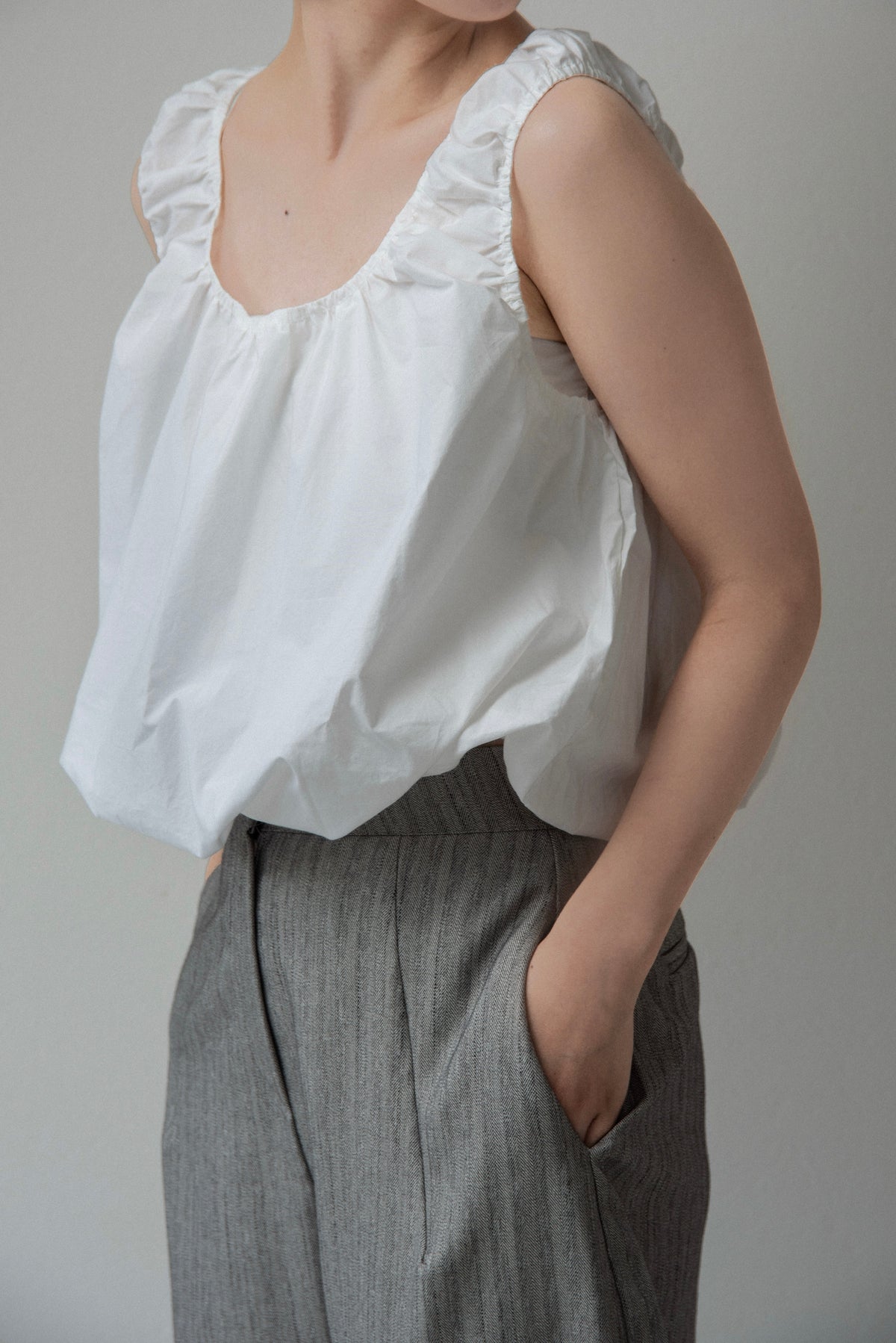 balloon gather sleeveless tops