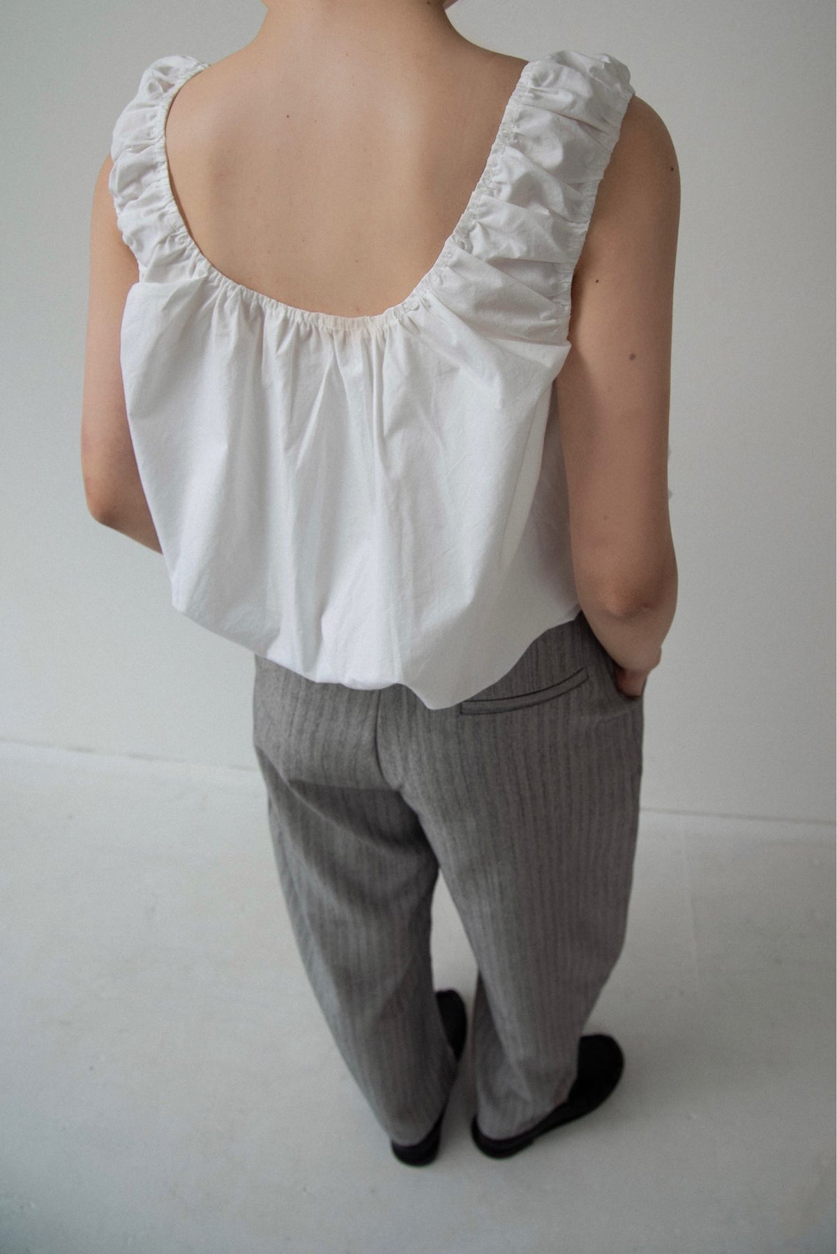 balloon gather sleeveless tops