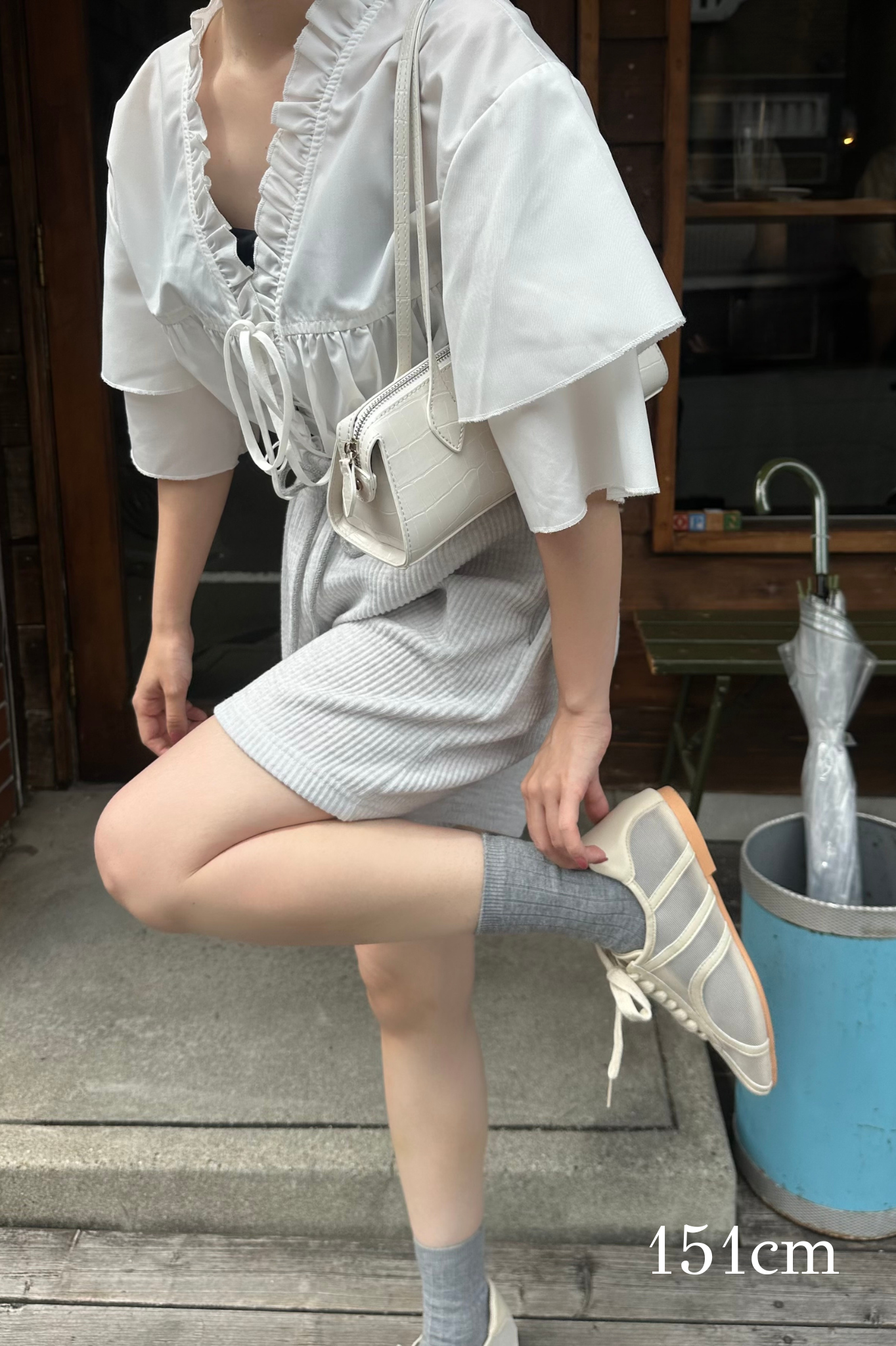 v frill line gather ribbon blouse