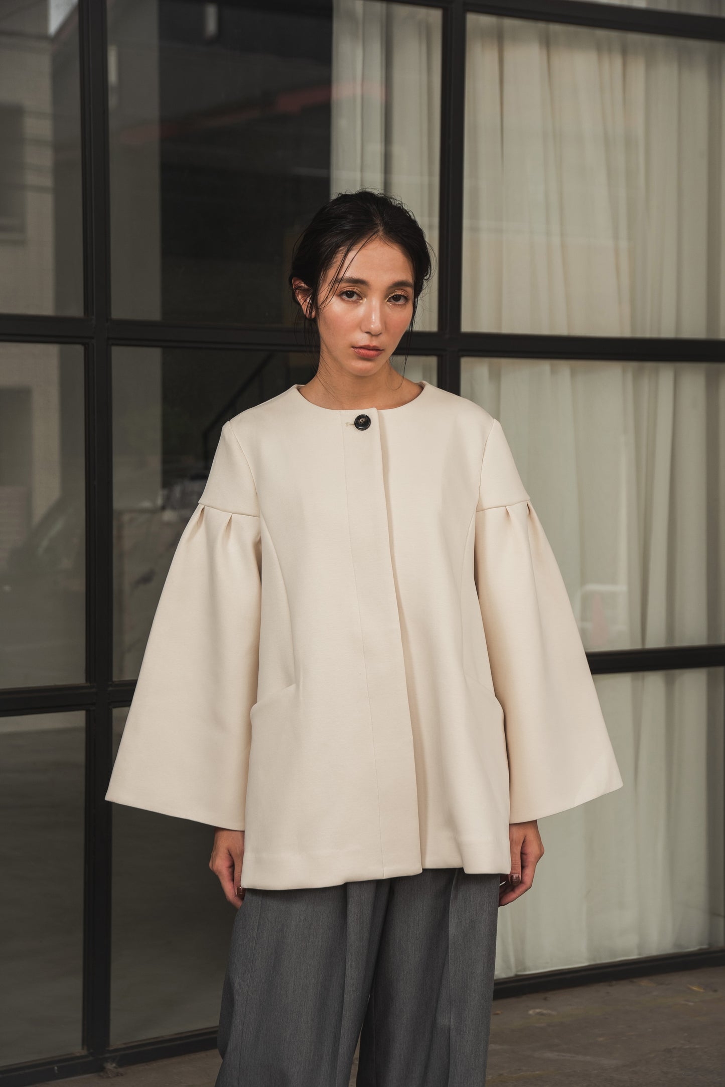 no collar sleeve flare jacket