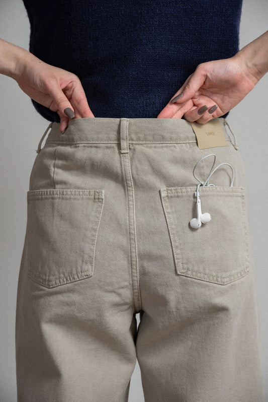 tuck button accent color pants