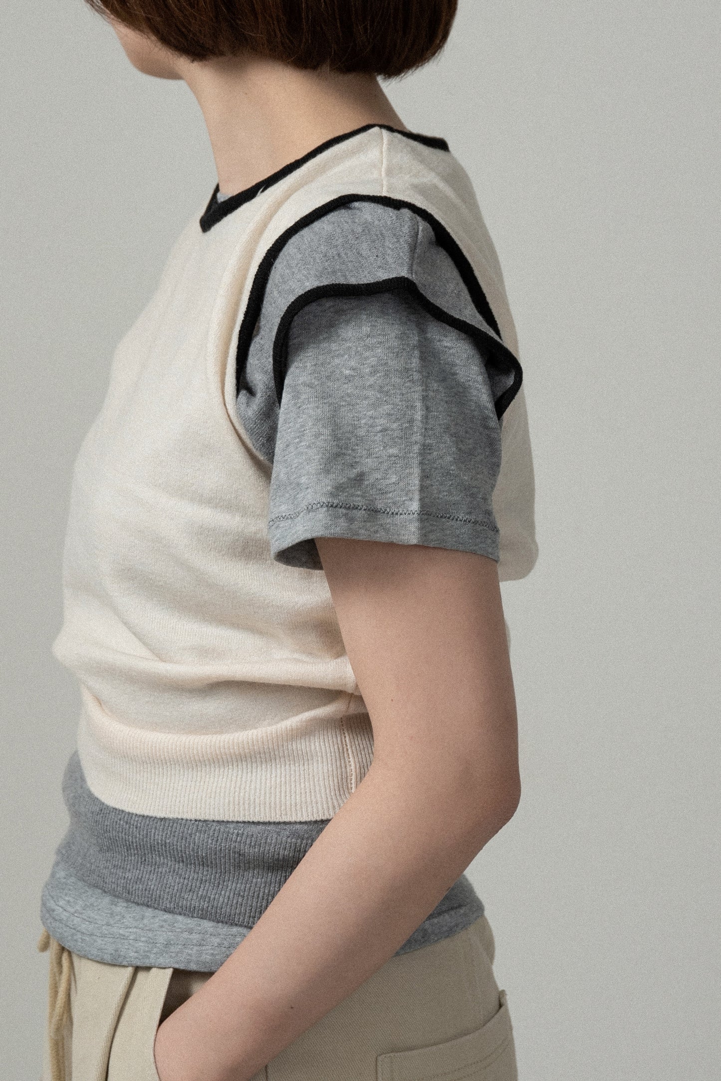 piping knit sleeveless top