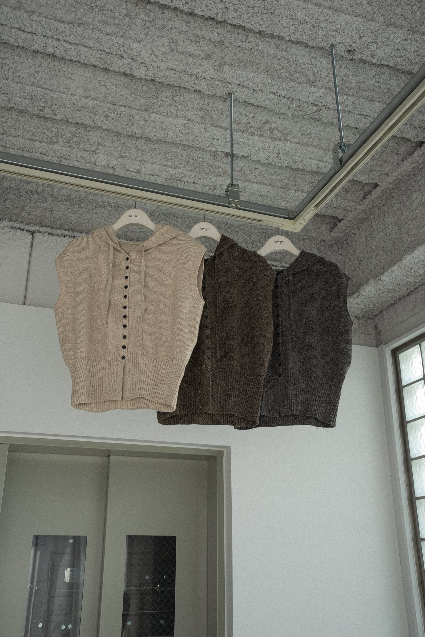 melange yarn string hood knit vest