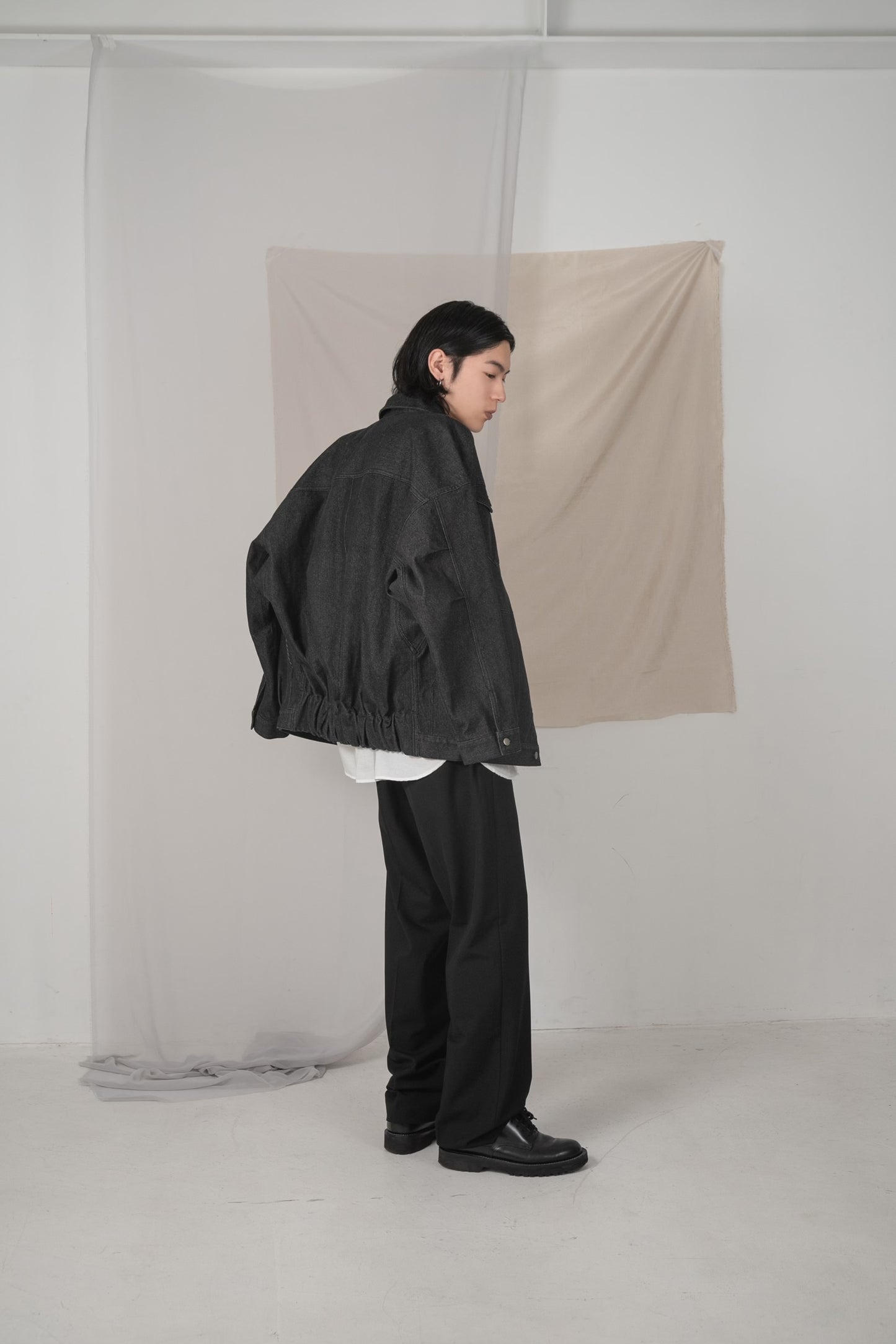 over size tuck design denim jacket