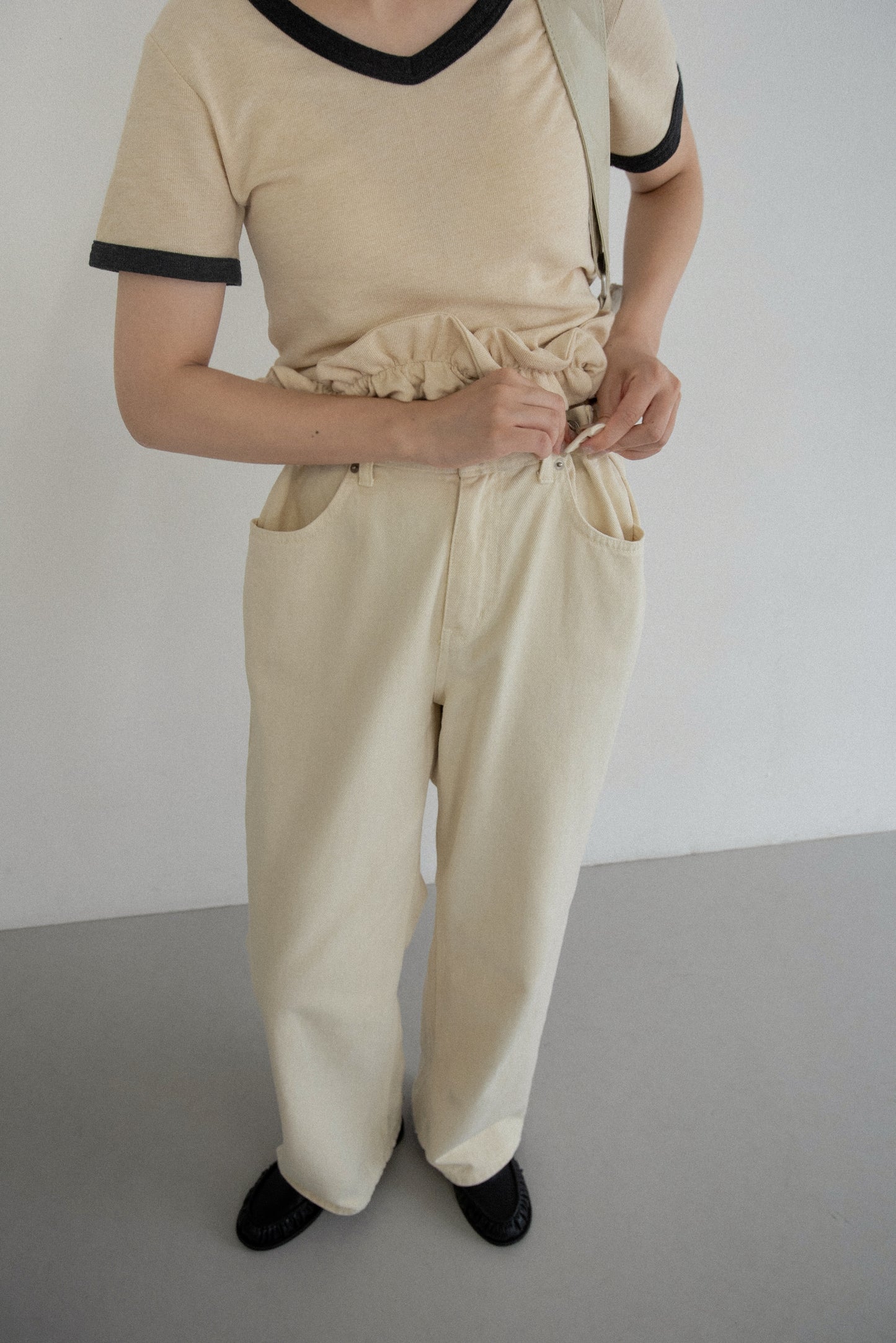 bicolor hem ruffle v tops