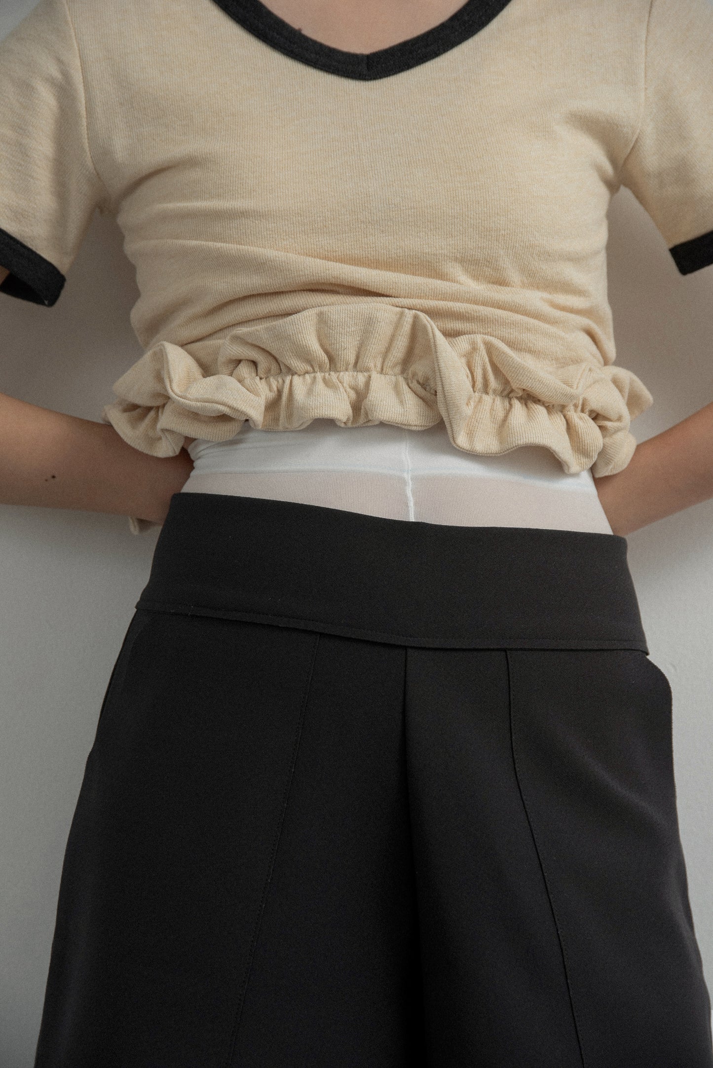 bicolor hem ruffle v tops
