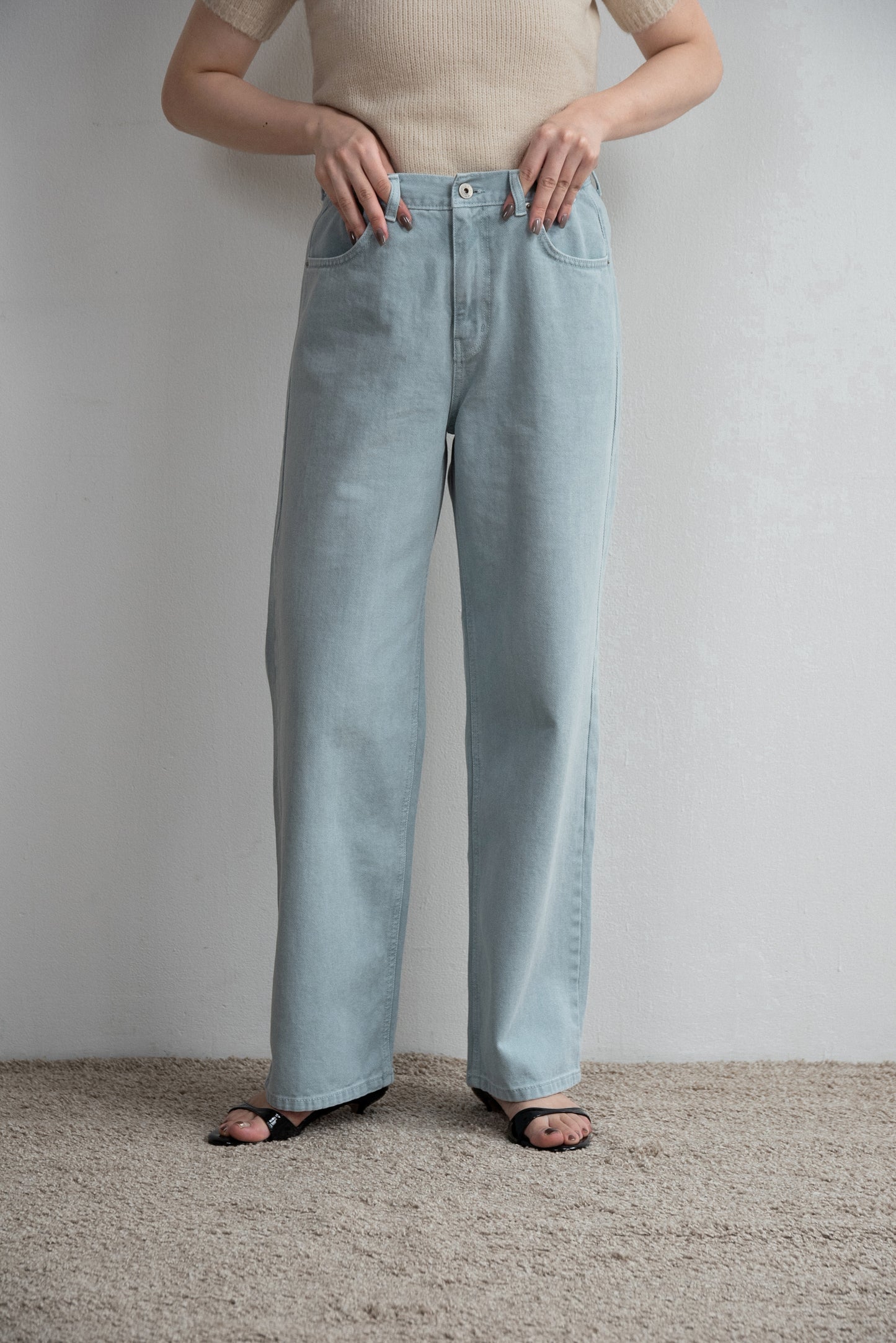 tuck button accent color pants