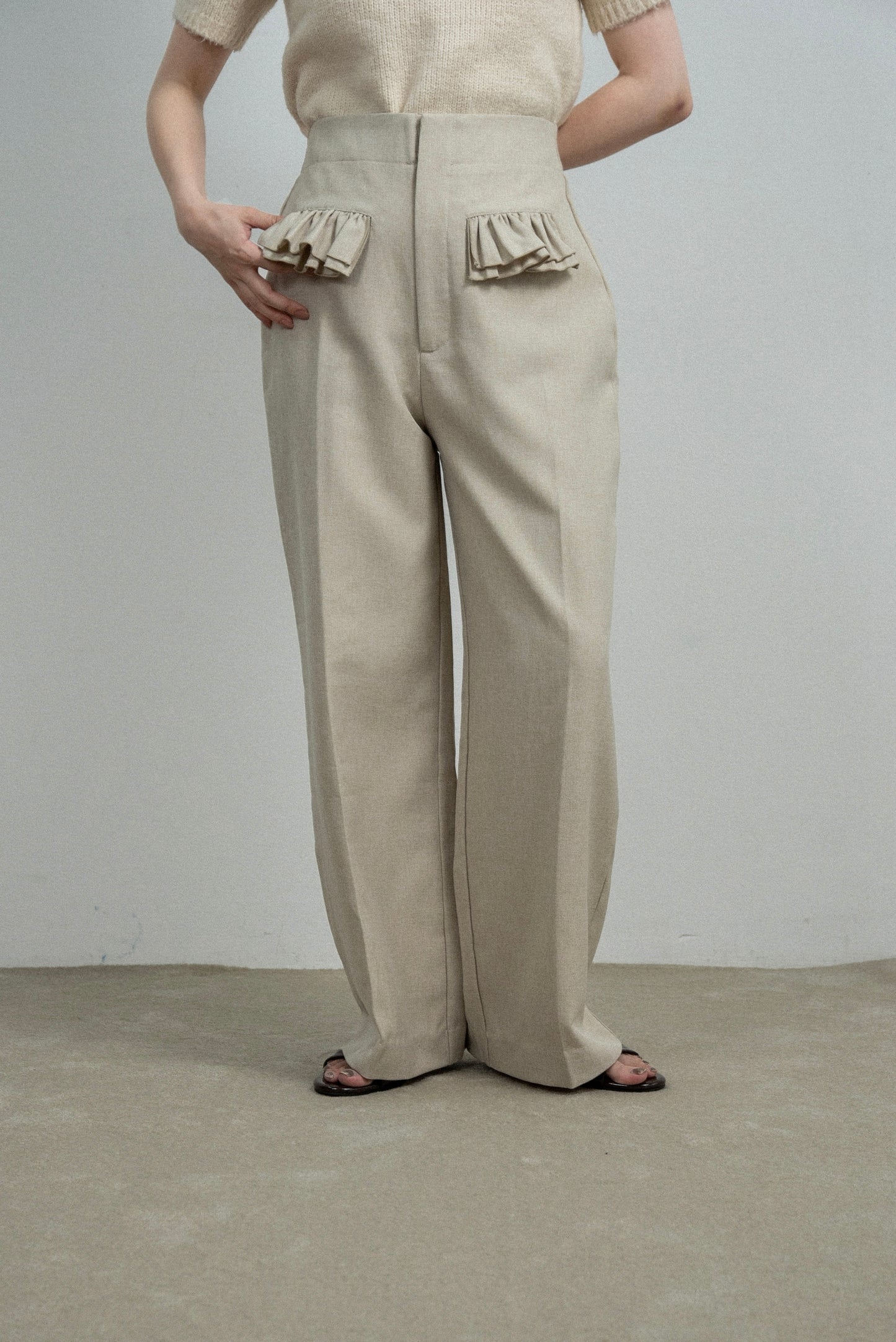 flap frill straight silhouette pants