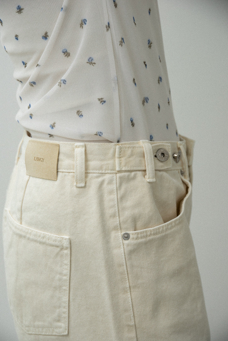 tuck button accent color pants