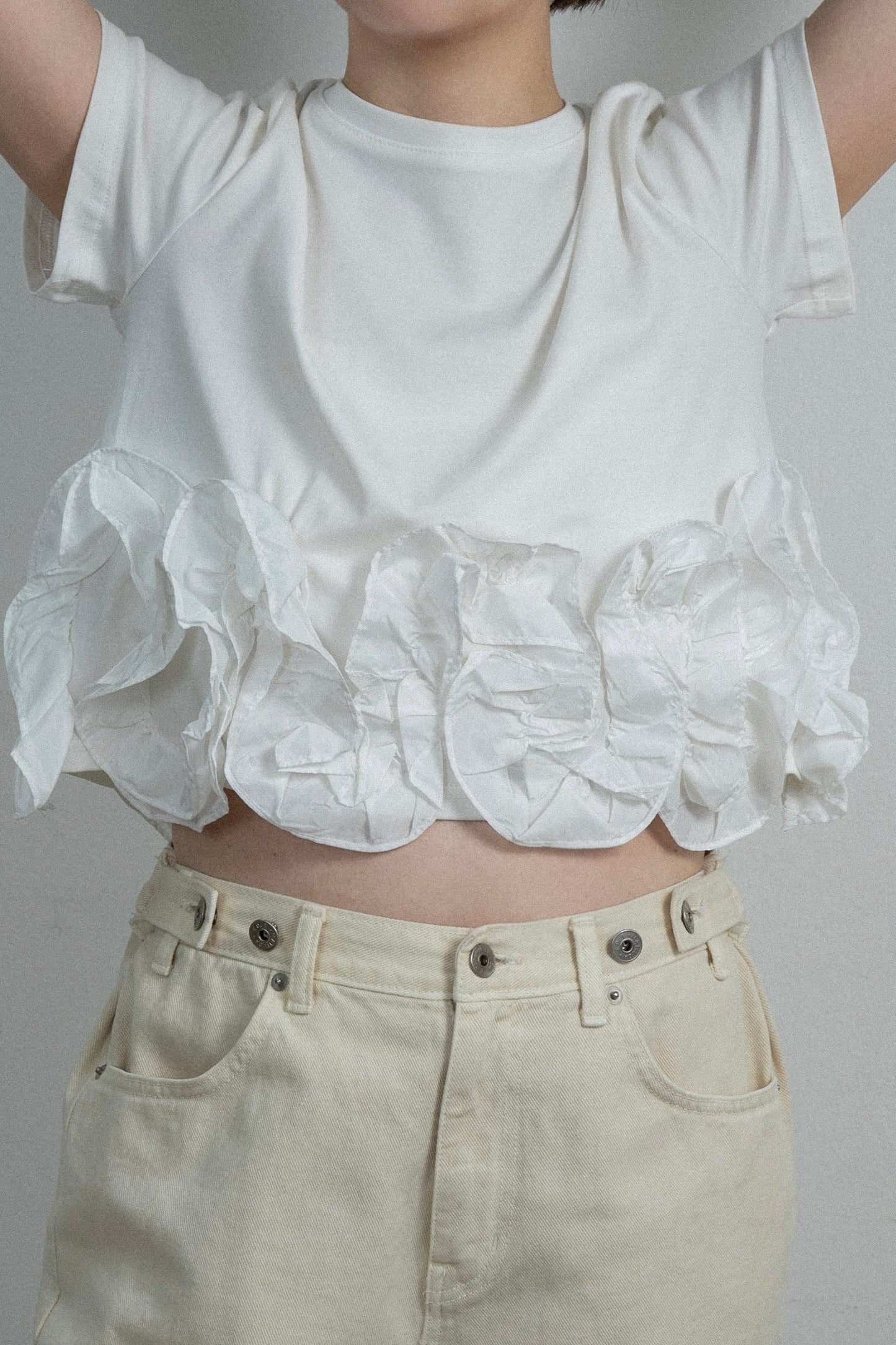 wavy frill round neck t