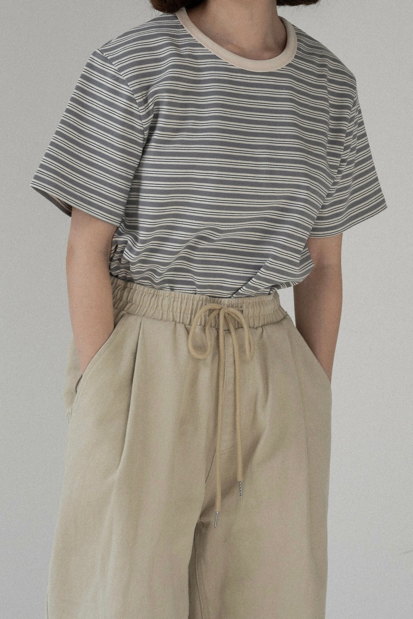 bi color neck multi border t