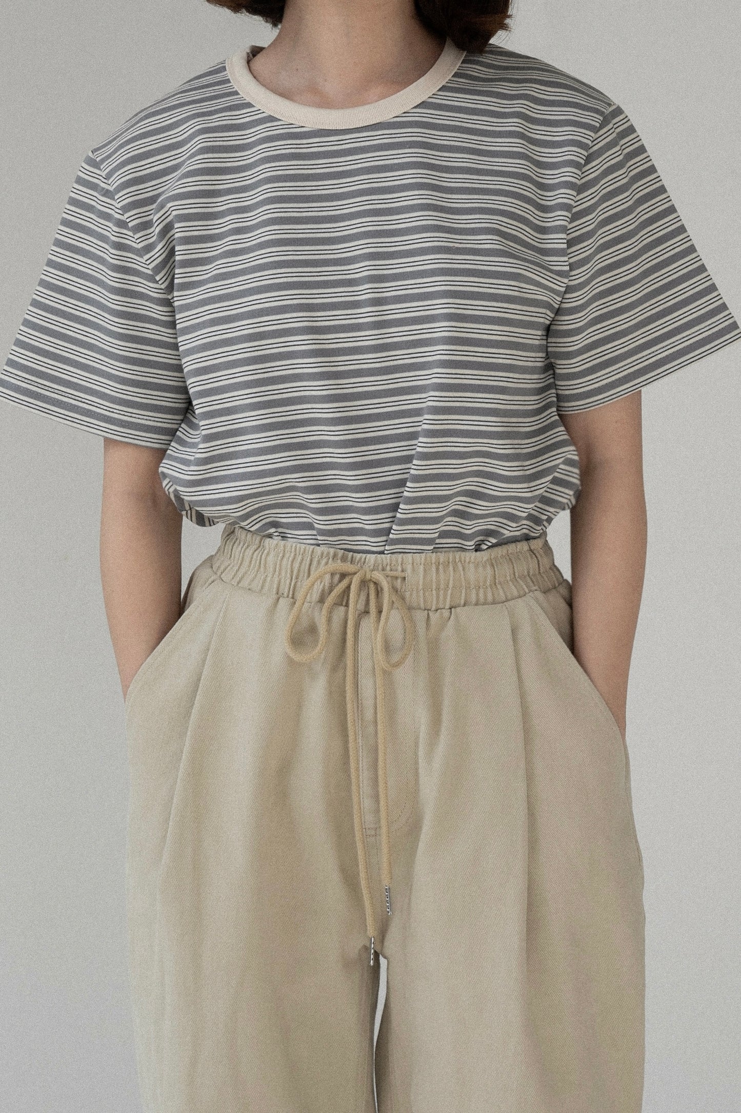 bi color neck multi border t