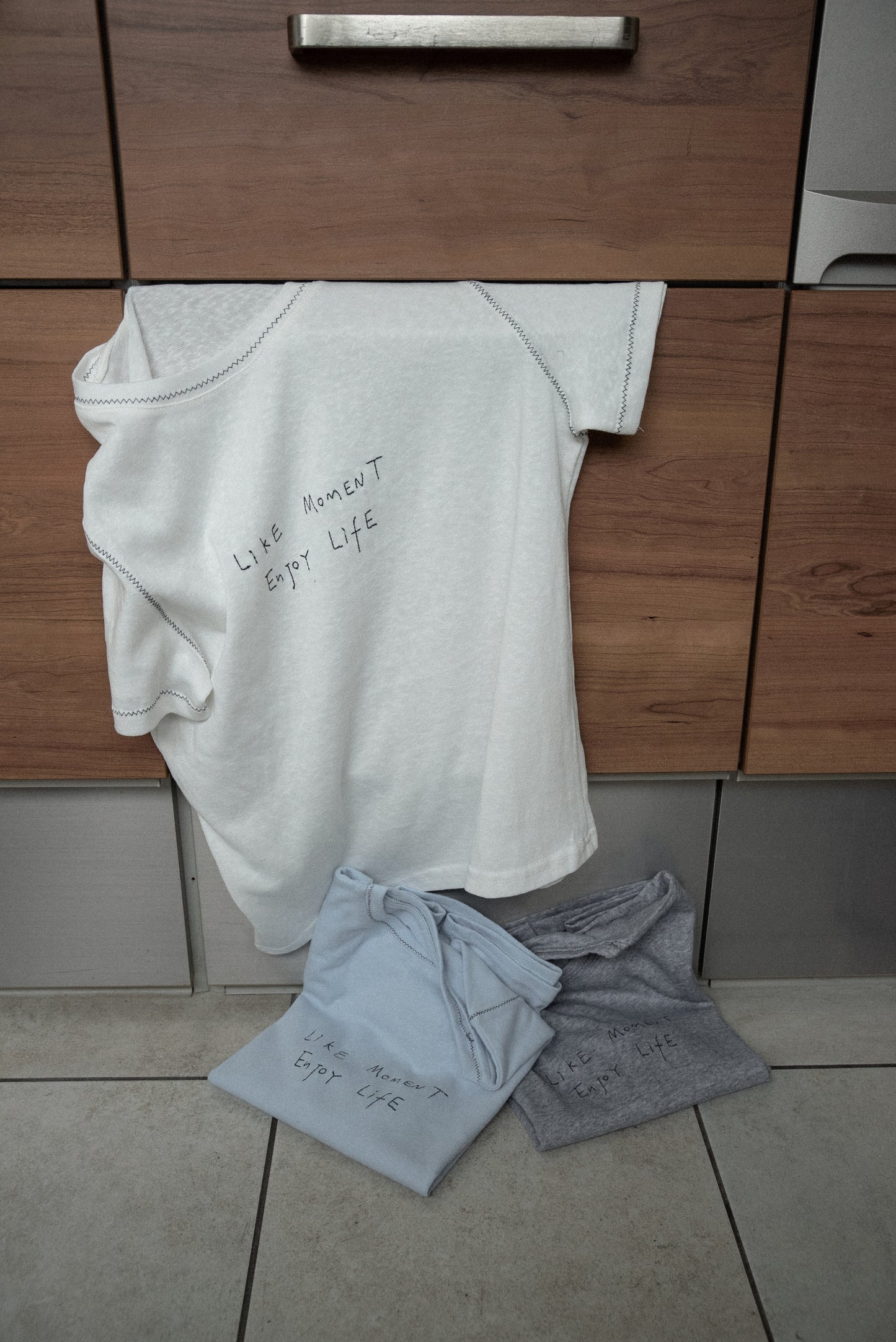 contrast stitch logo t