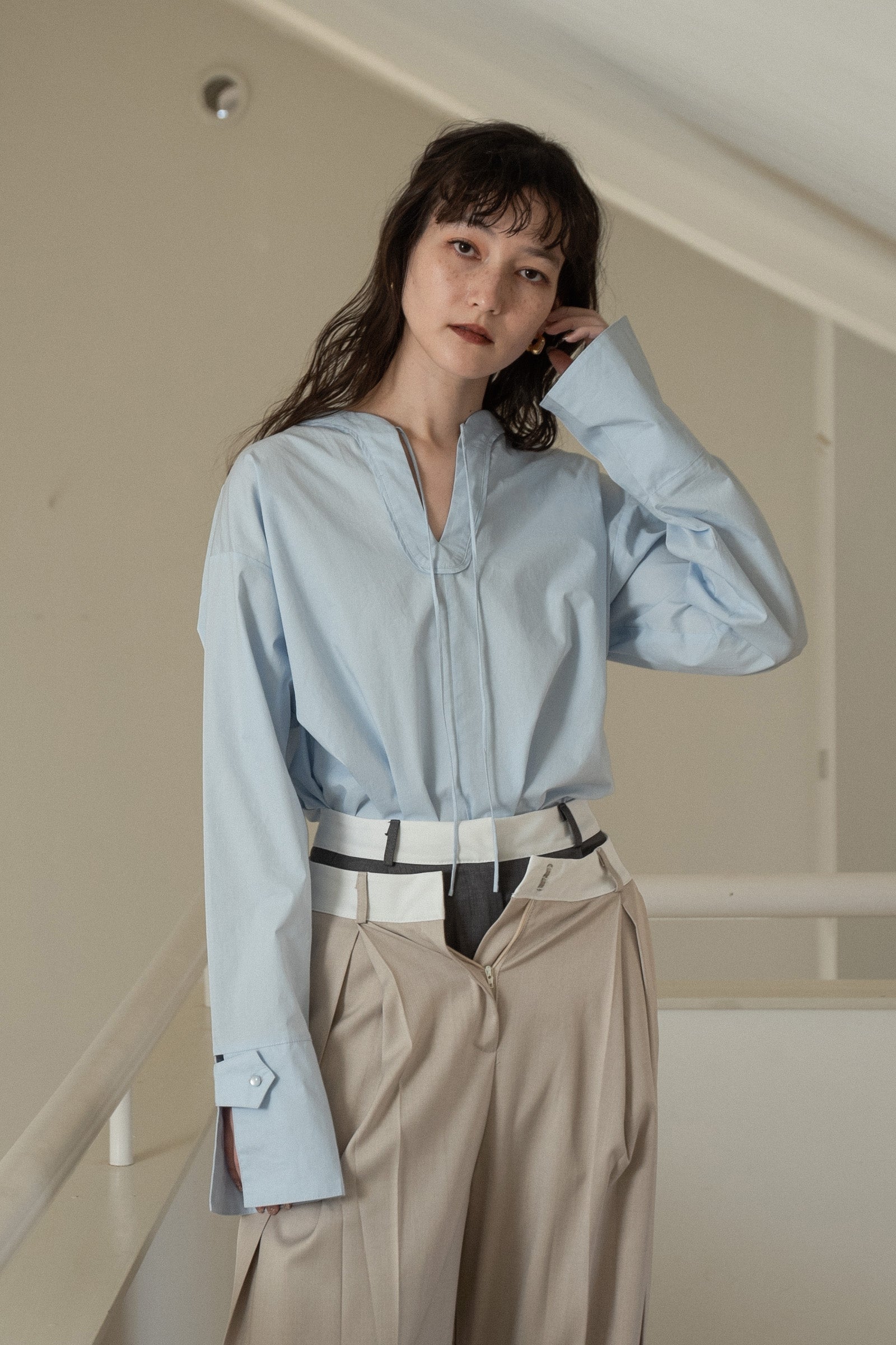 u neck ribbon blouse – eim online（エイム オンライン）