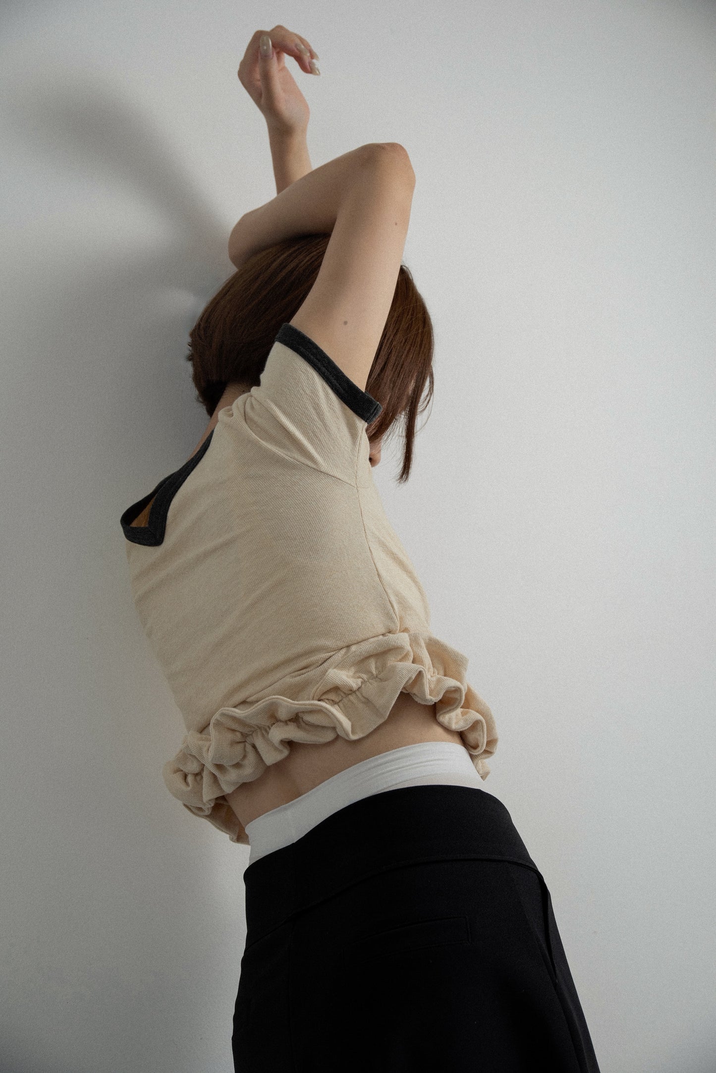 bicolor hem ruffle v tops