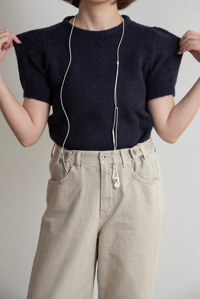 shoulder tuck round neck knit t