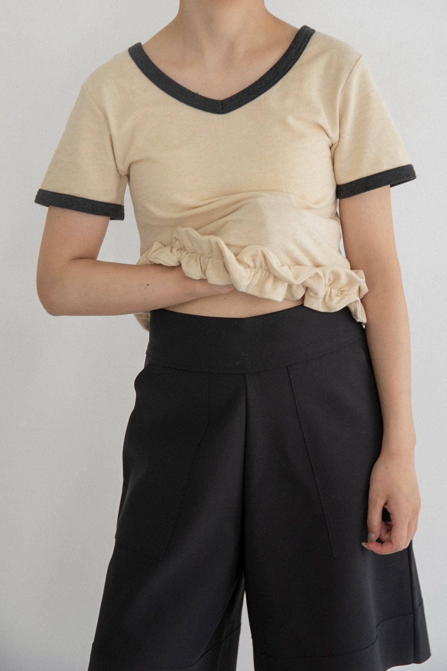 bicolor hem ruffle v tops