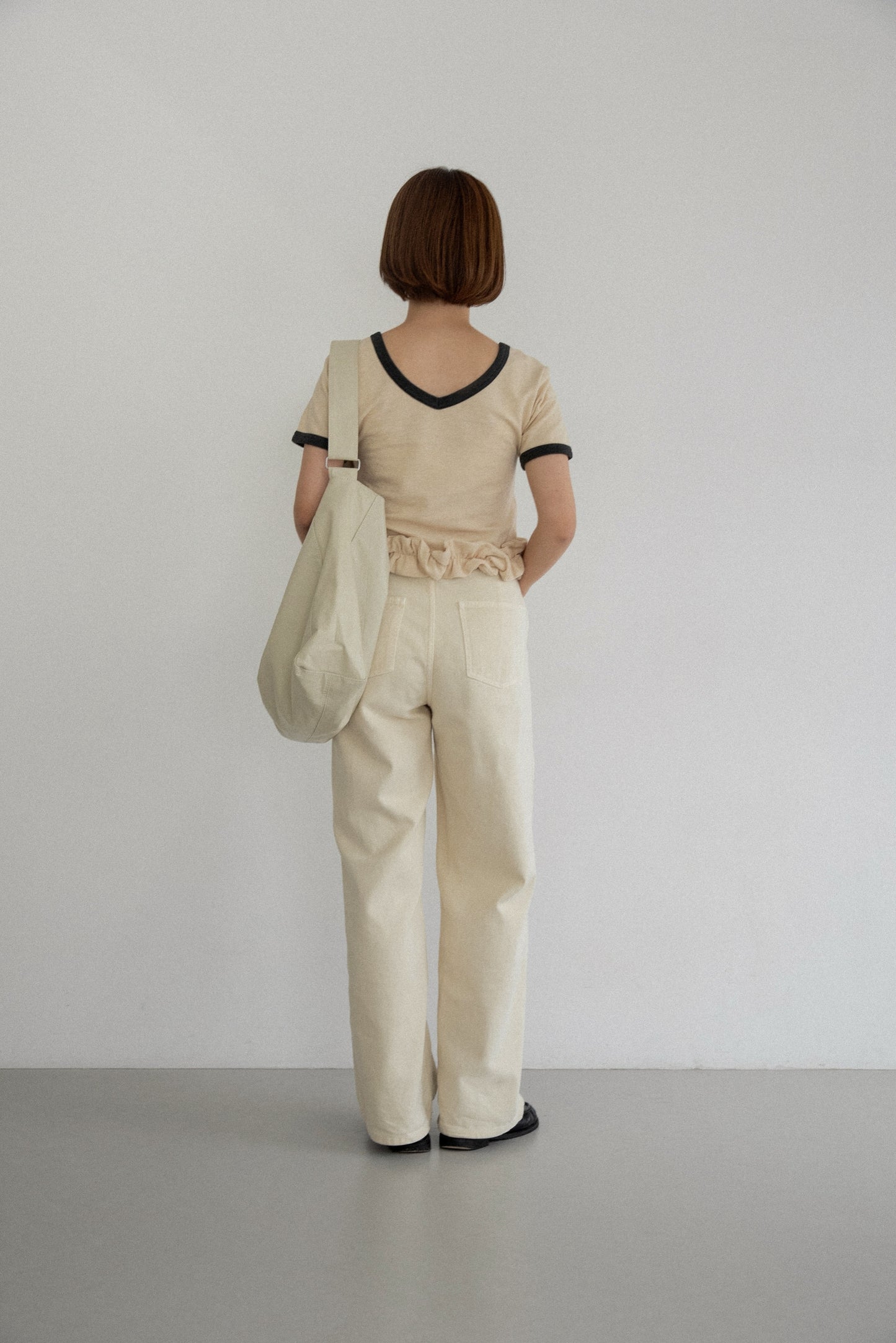 bicolor hem ruffle v tops