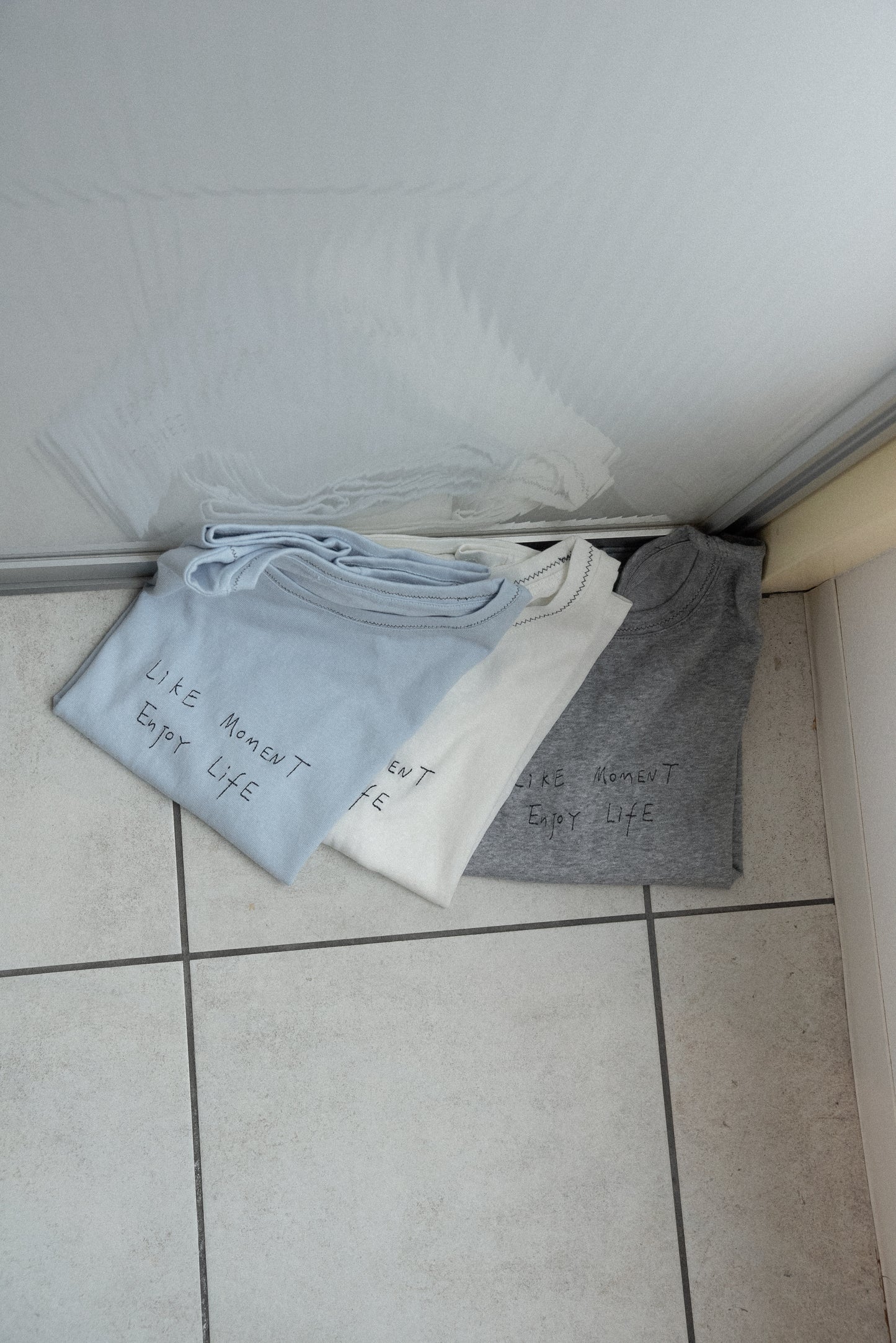 contrast stitch logo t