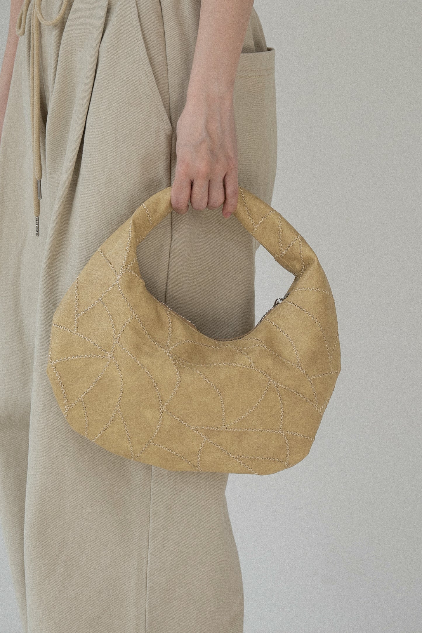 zigzag stitch patchwork oval bag
