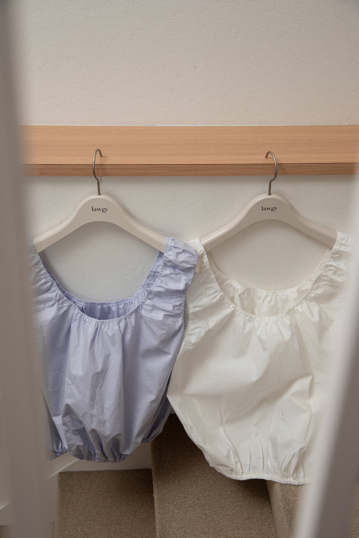 balloon gather sleeveless tops