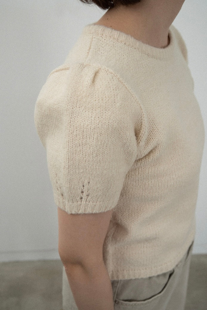 ゆさんAmeri SHOULDER TUCK SHEER KNIT 2020-1111_Dandoh_087_medium2.jpg