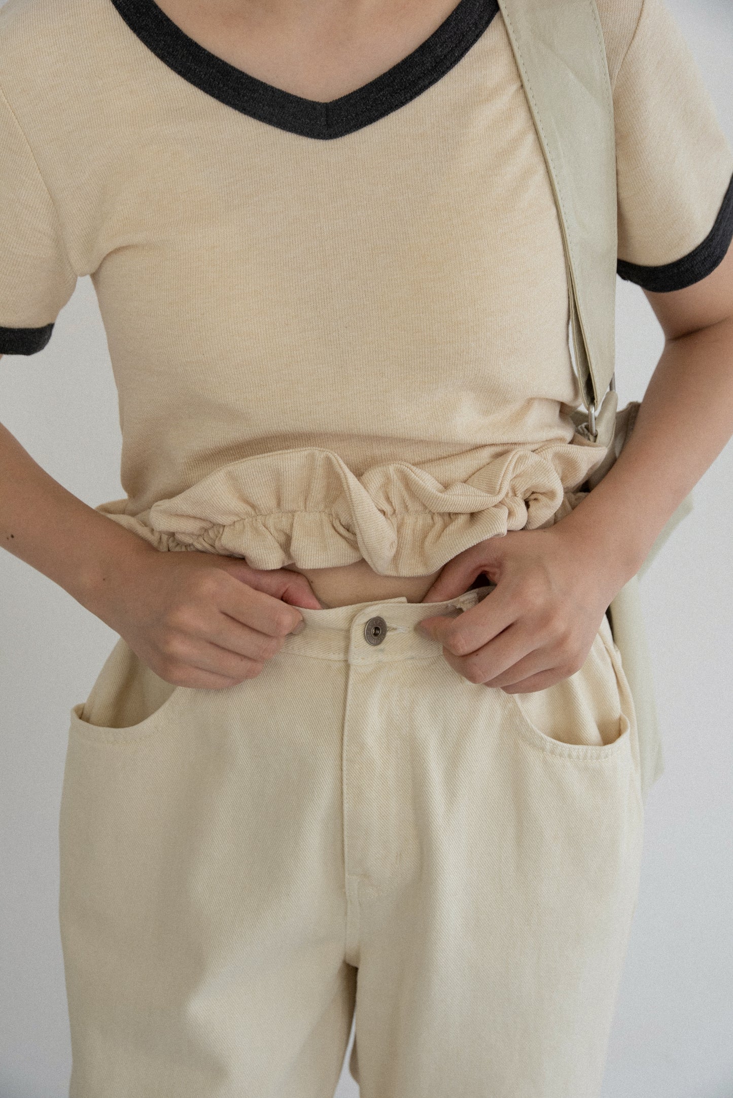 bicolor hem ruffle v tops