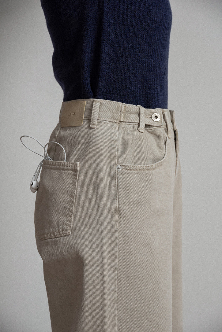 tuck button accent color pants