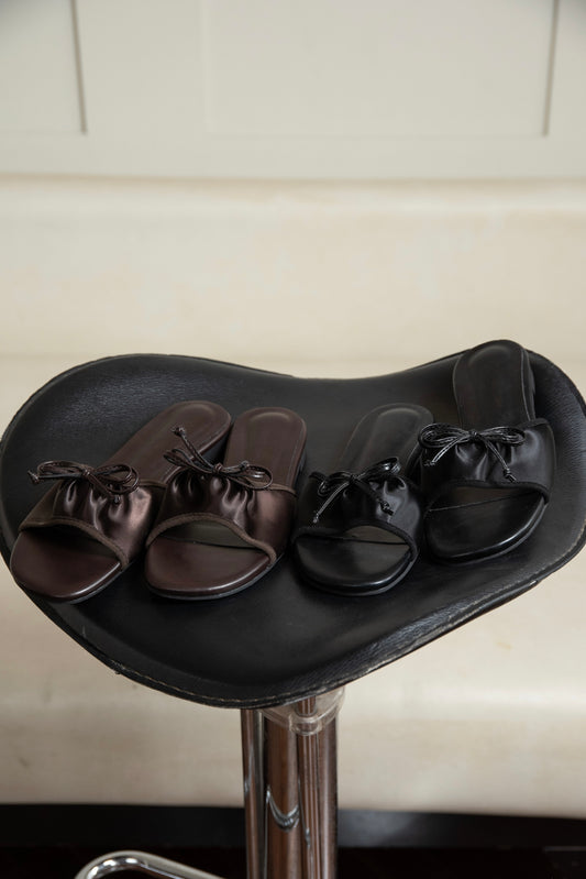 ribbon gather accent sandal