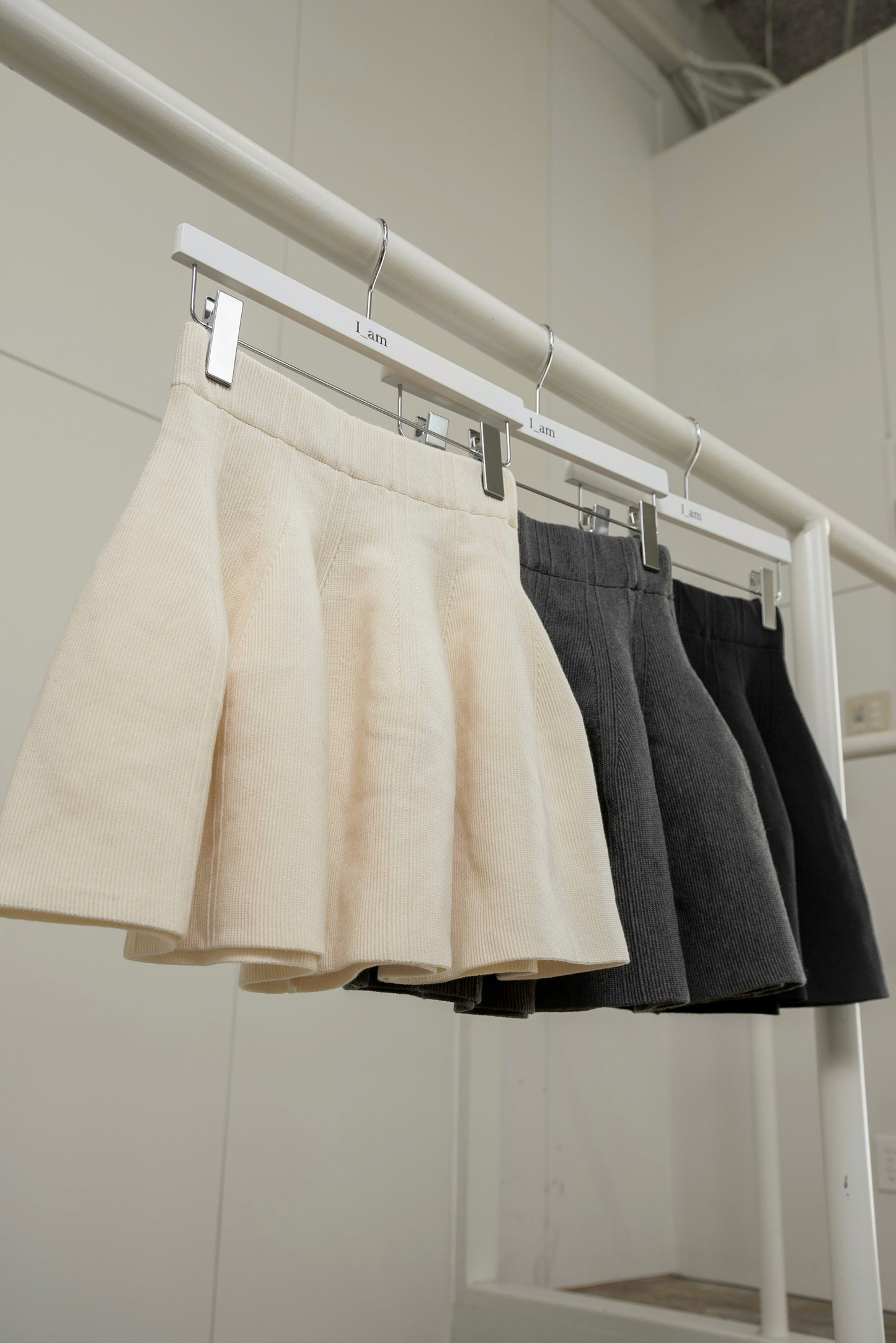 structured flare knit skirt