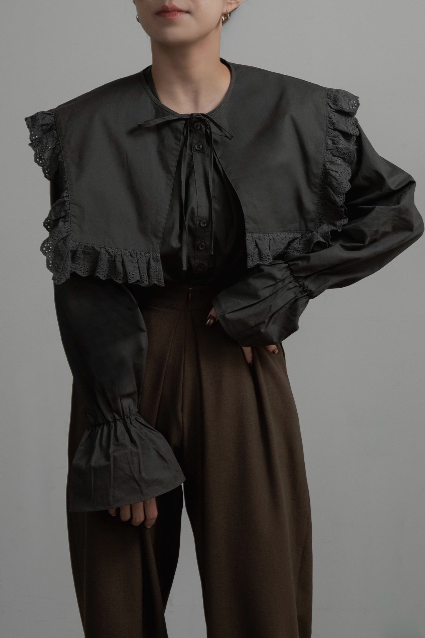 multiway big collar accent button blouse