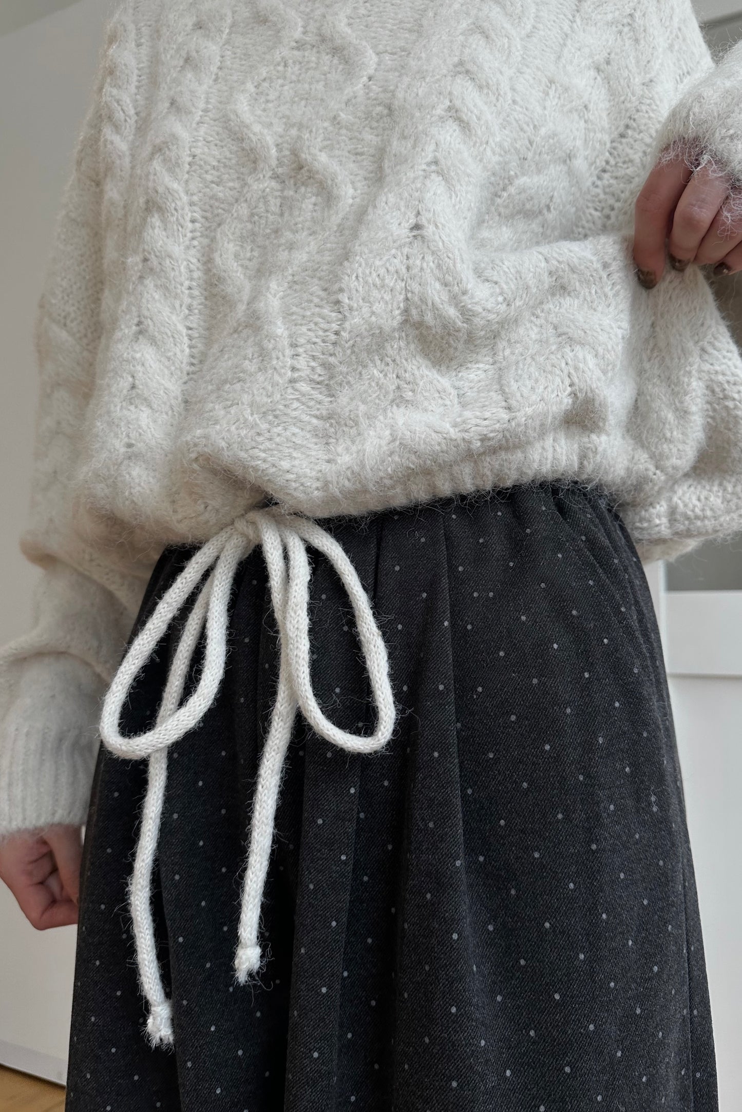 drop shoulder string cable knit