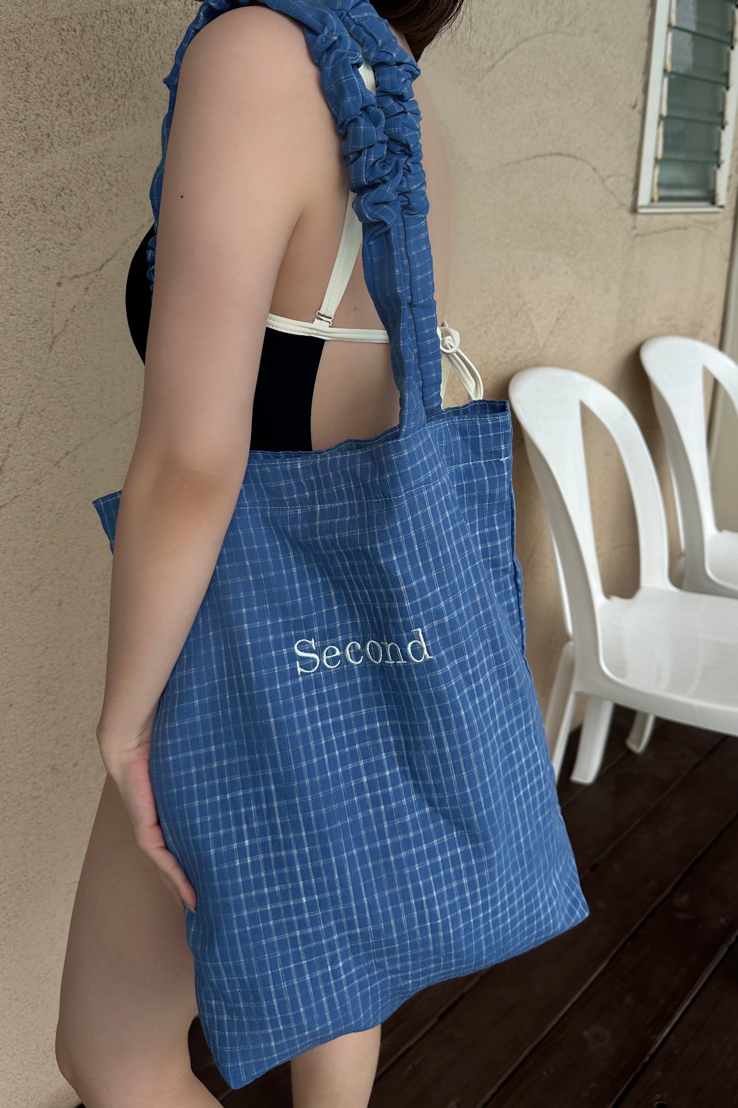 handle gather check tote bag