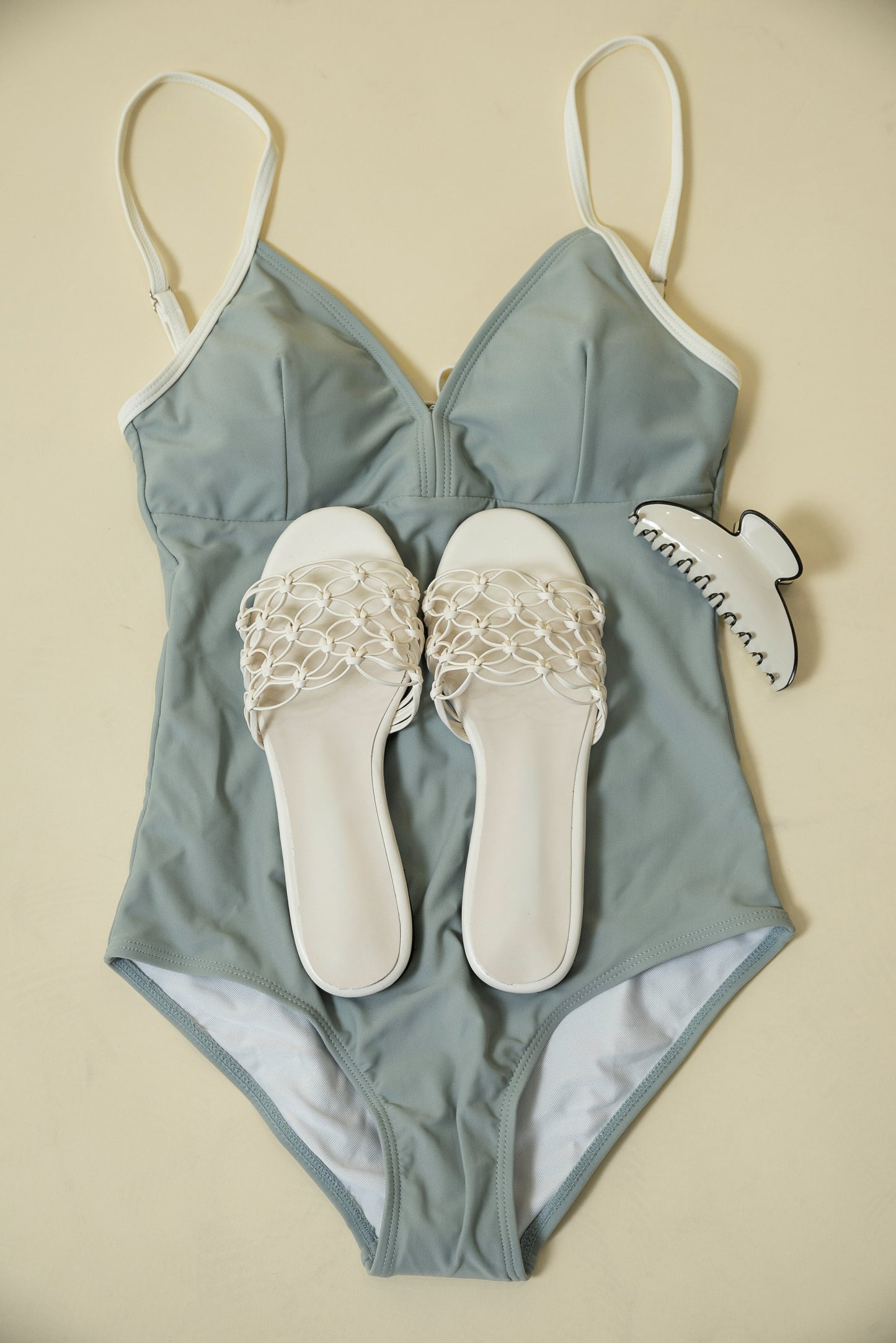 amiami round toe flat sandal