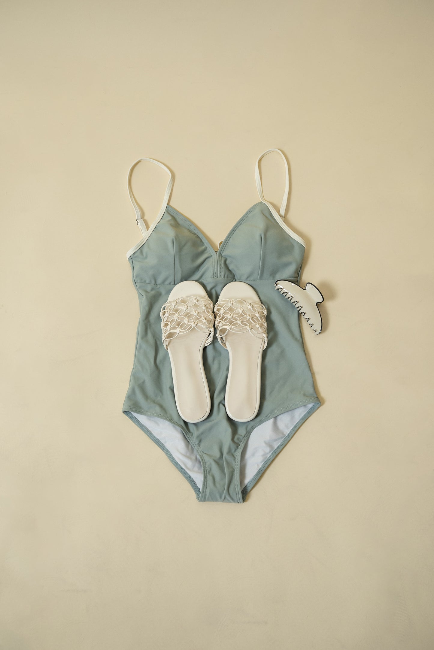 amiami round toe flat sandal
